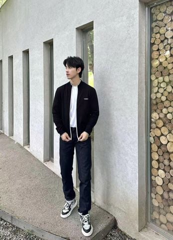  1.Áo khoác nam CC , đen khóa kéo trắng 