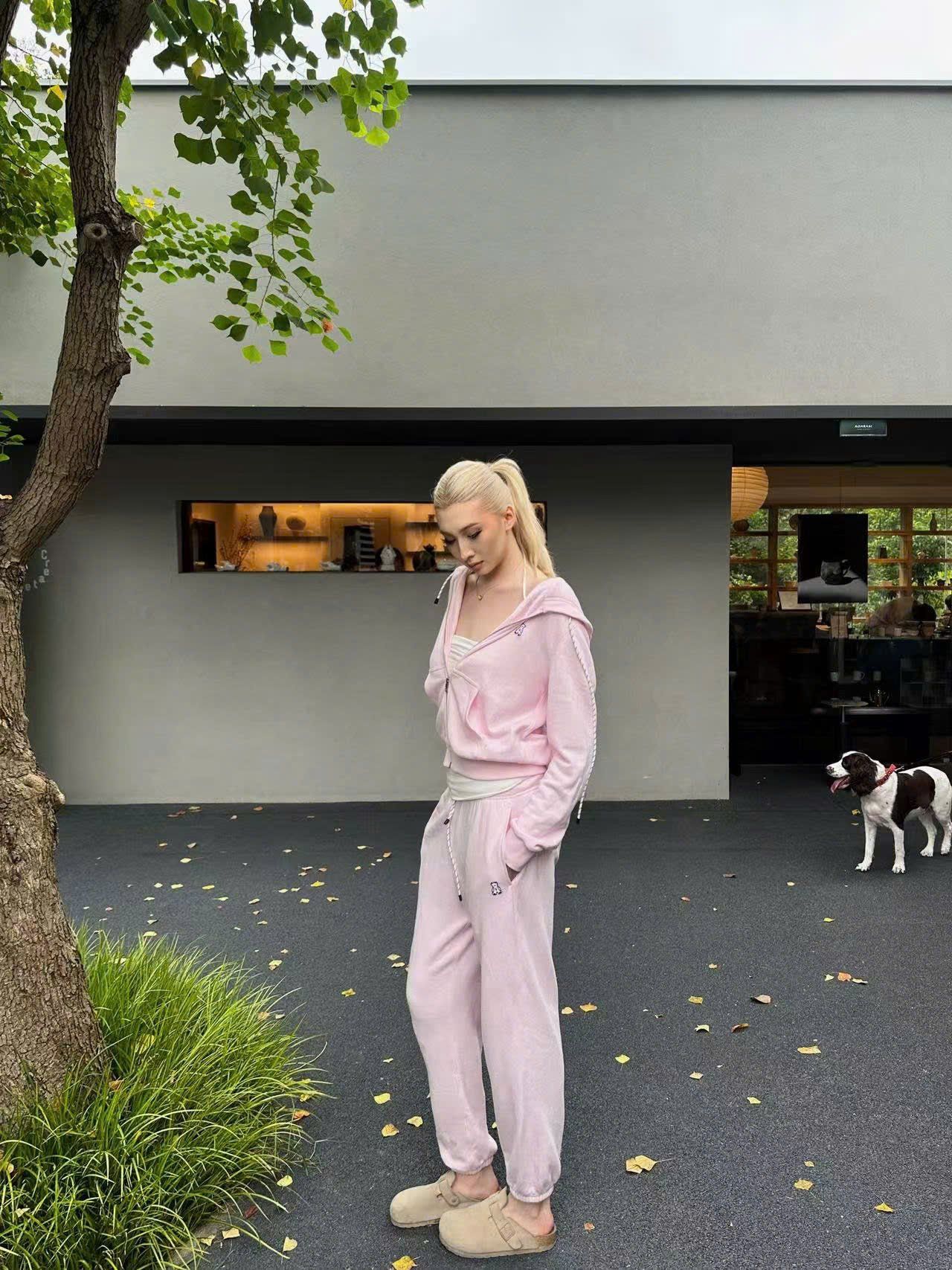  Quần nỉ hồng bo chun, dây rút trắng logo gấu (SET) 