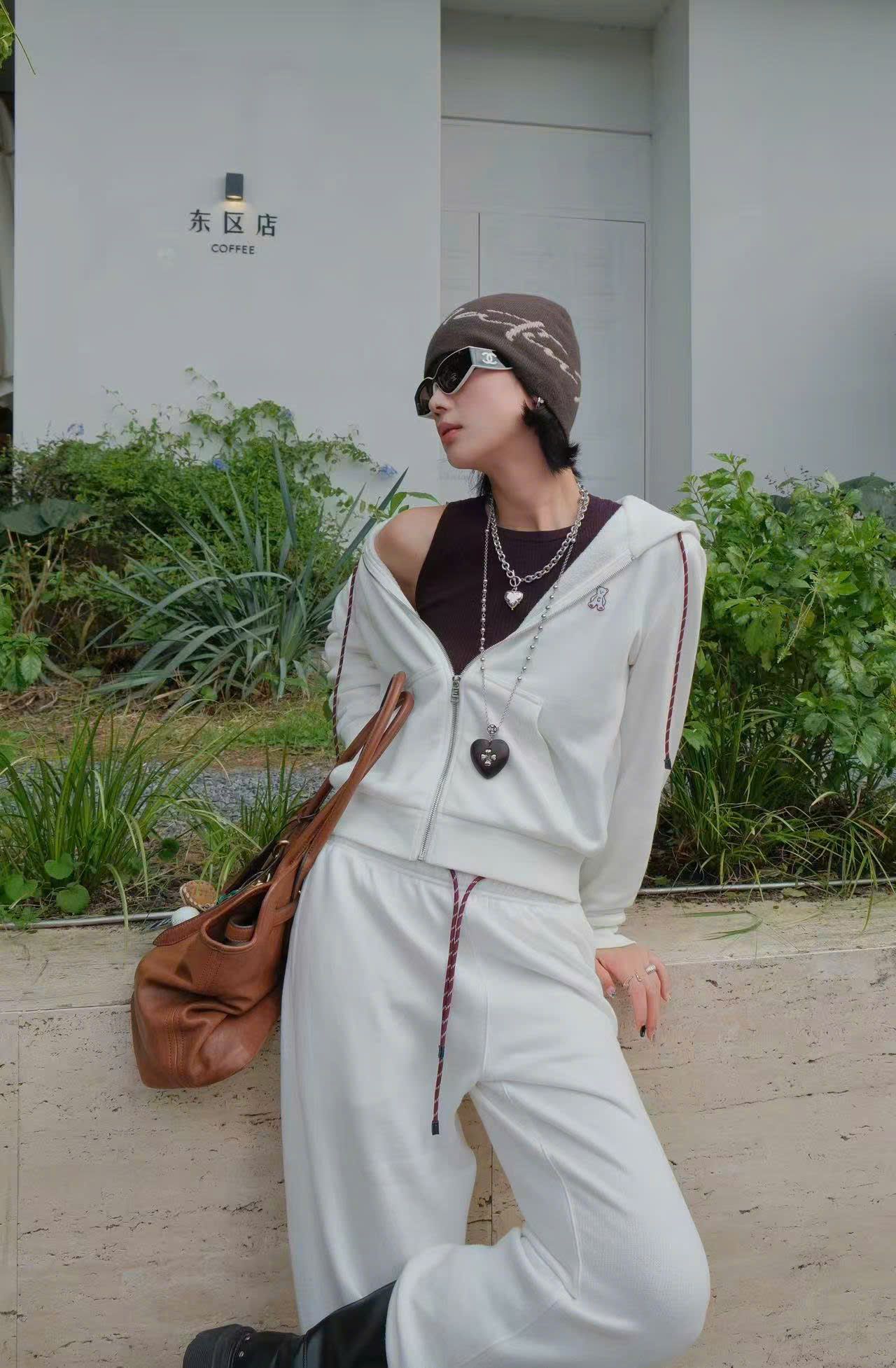  Bộ Áo khoác nỉ có mũ và quần nỉ trắng dây rút đỏ set 