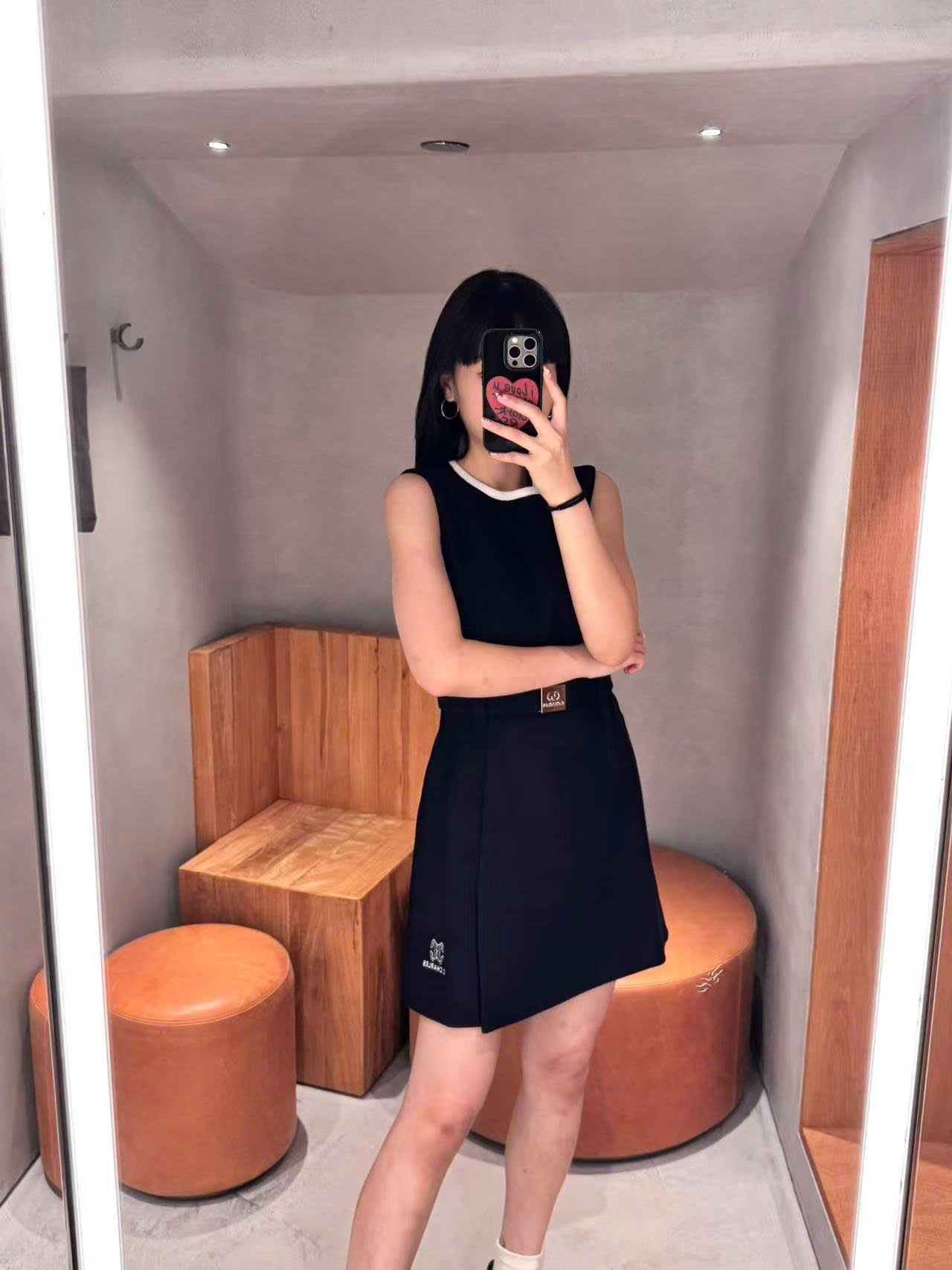  Váy đen liền có đai 