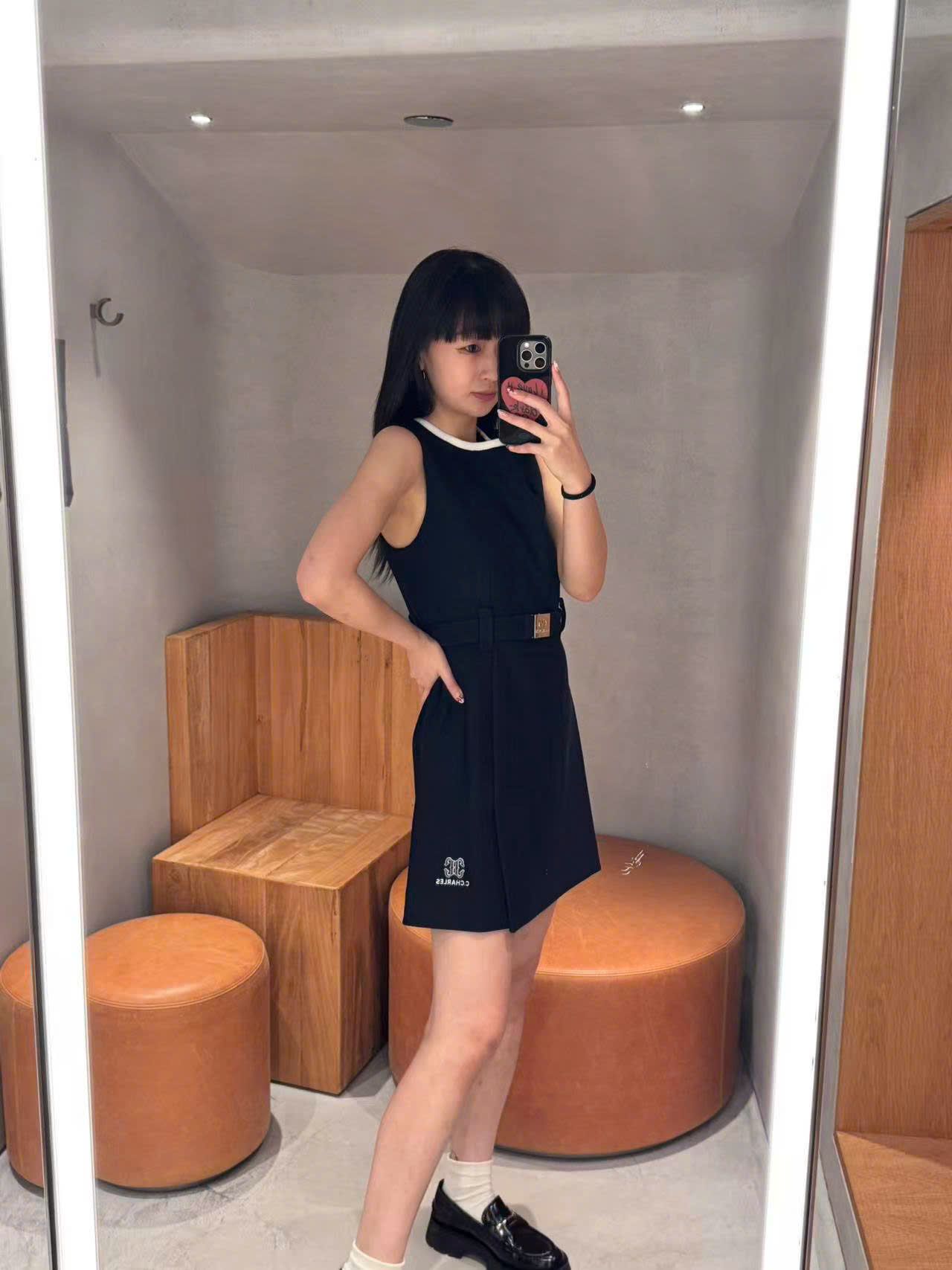  Váy đen liền có đai 