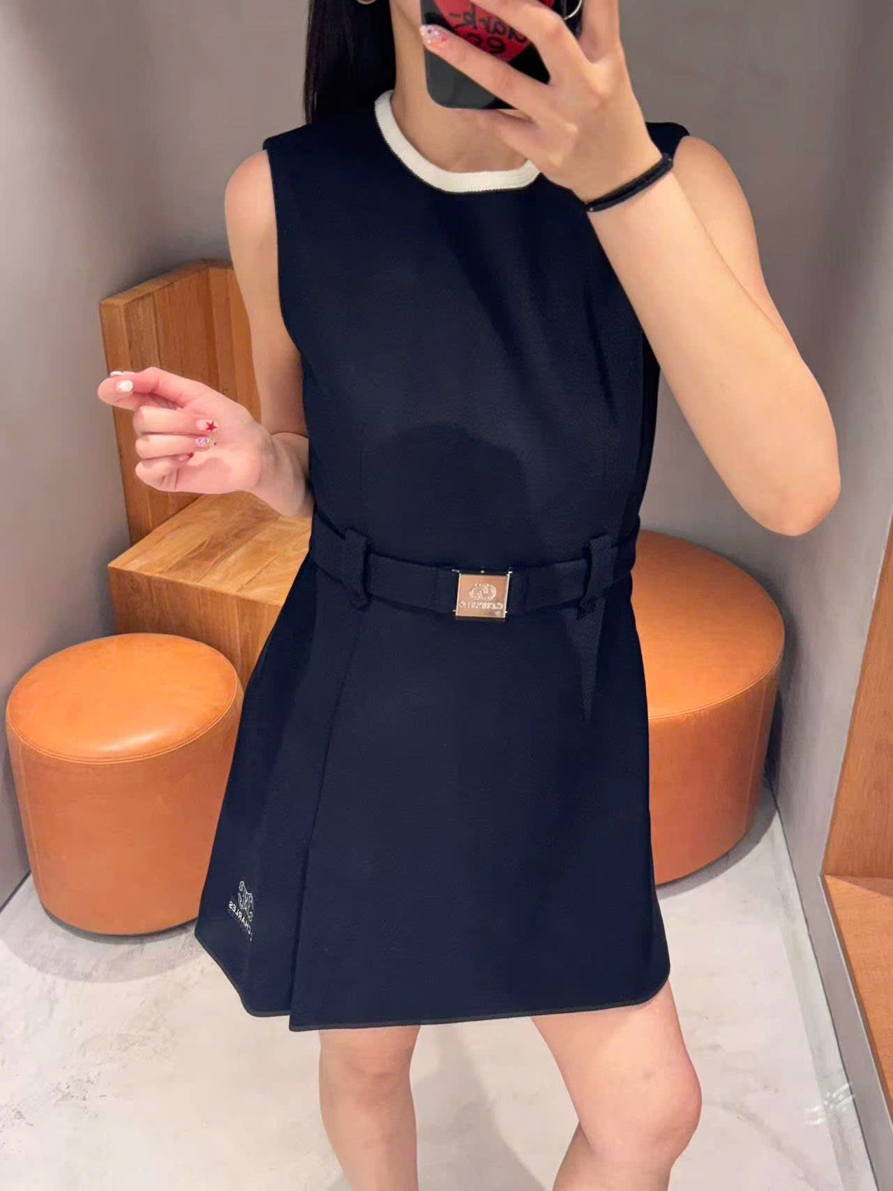  Váy đen liền có đai 