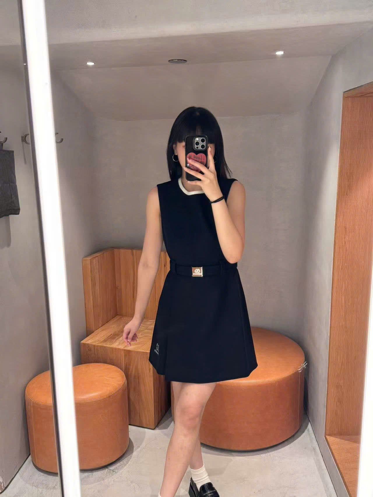  Váy đen liền có đai 