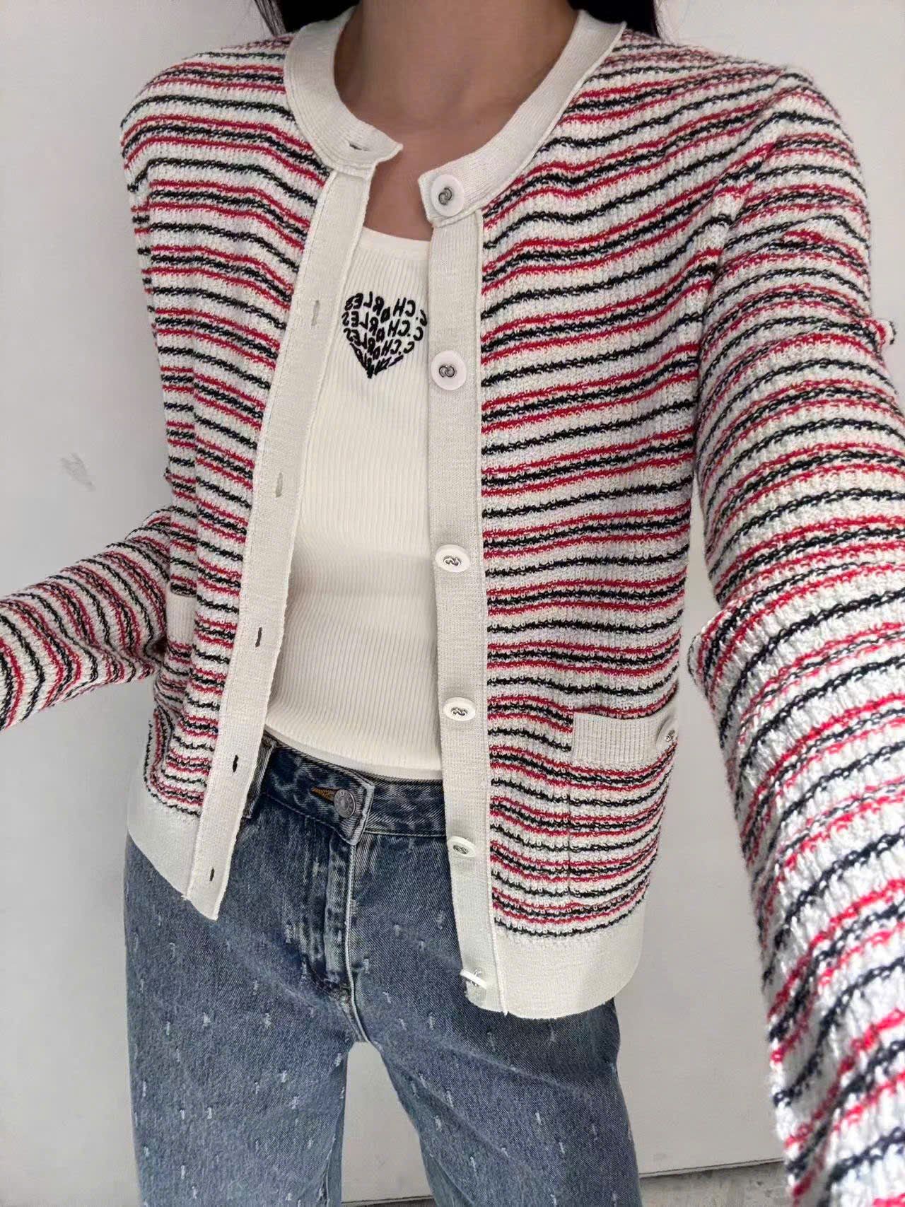  Áo CDG trẳng kẻ đỏ viền trắng 