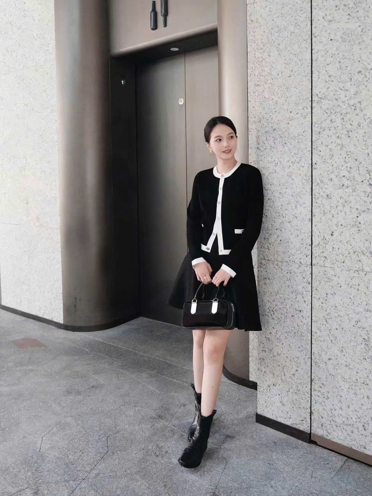  Áo CDG đen dài tay , viền trắng cúc đính đá 