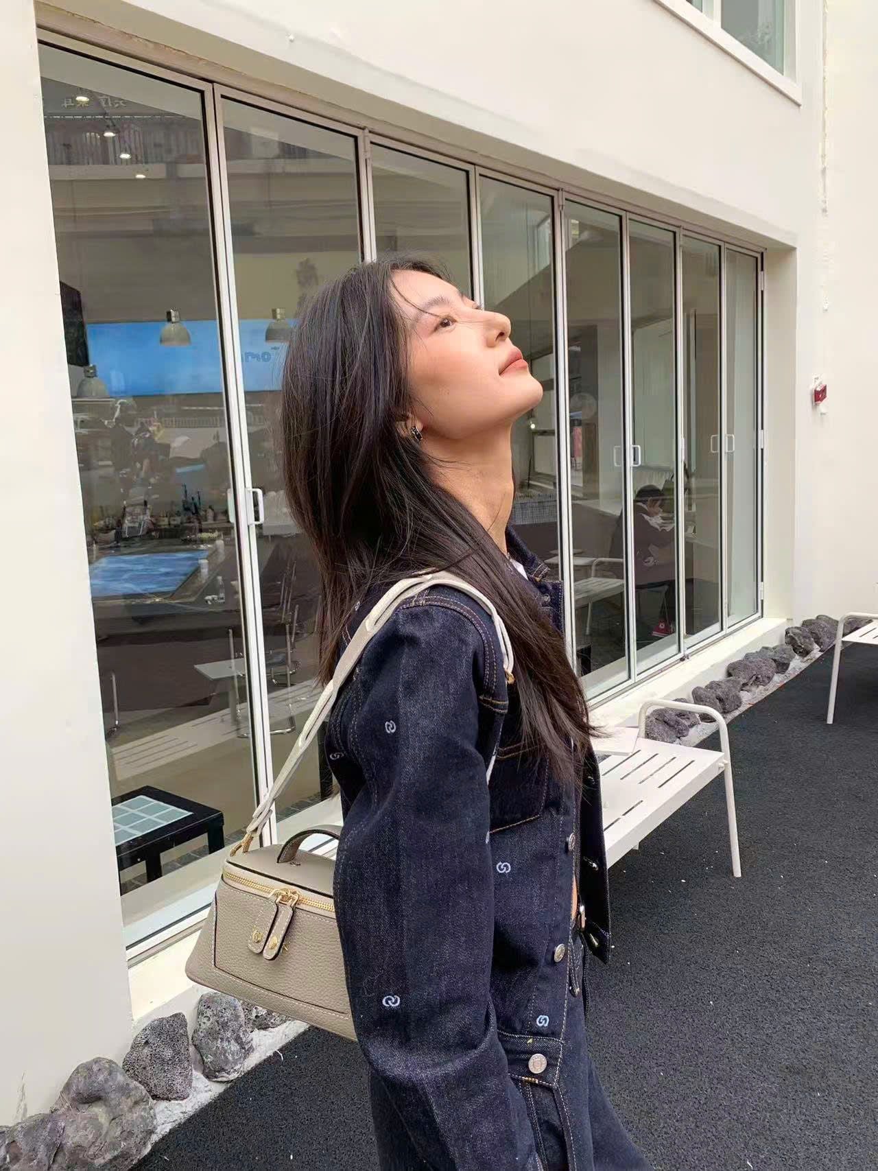  Áo khoác denim đen logo- 2 túi ngực 