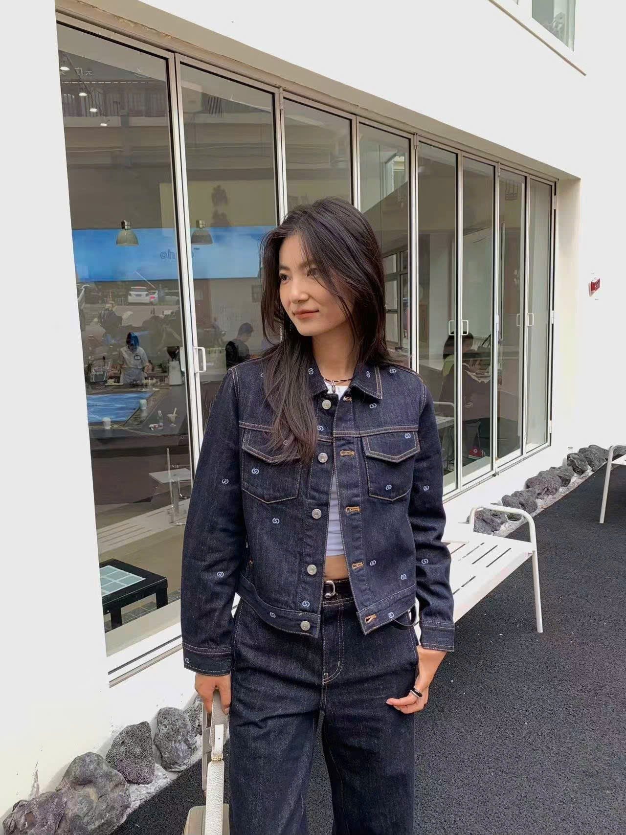  Áo khoác denim đen logo- 2 túi ngực 