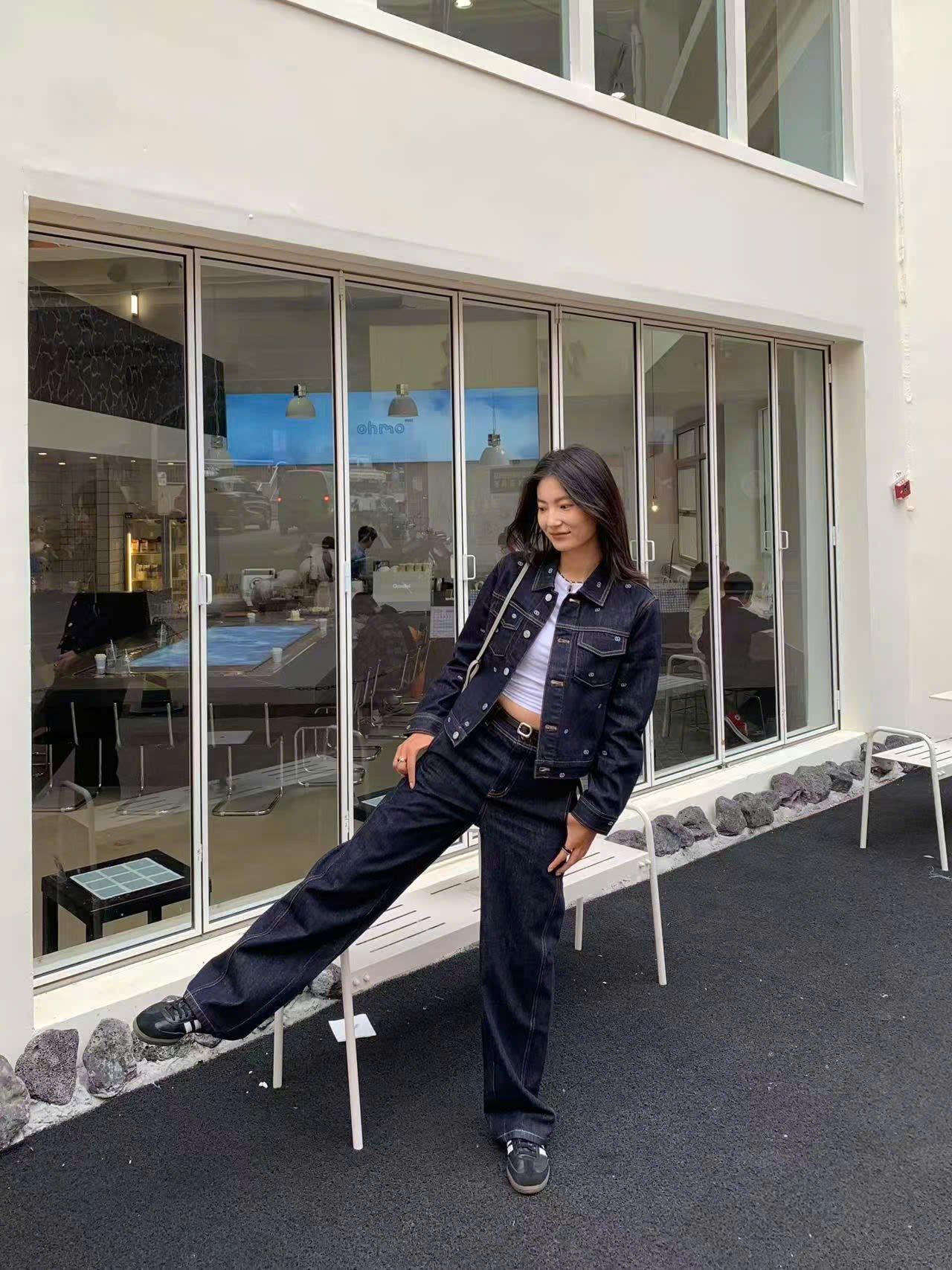  Áo khoác denim đen logo- 2 túi ngực 