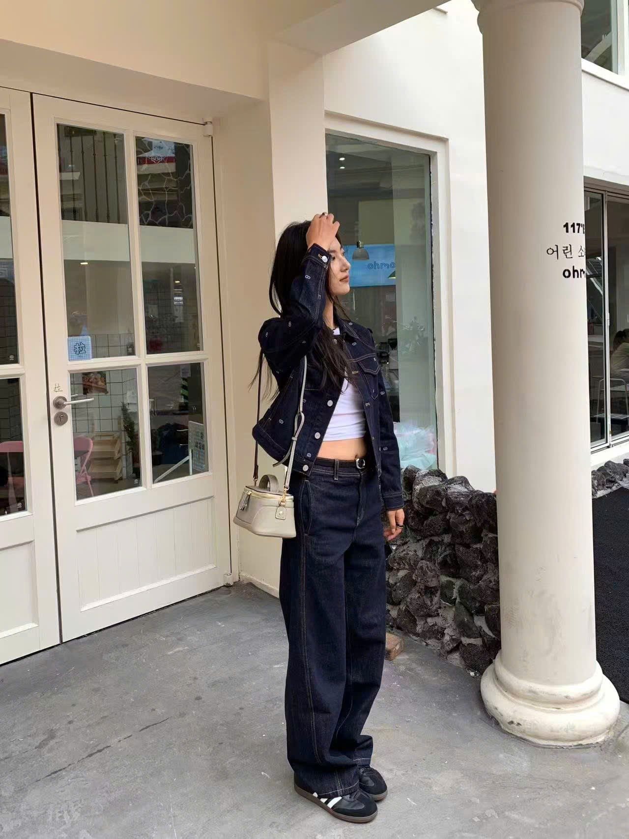  Áo khoác denim đen logo- 2 túi ngực 