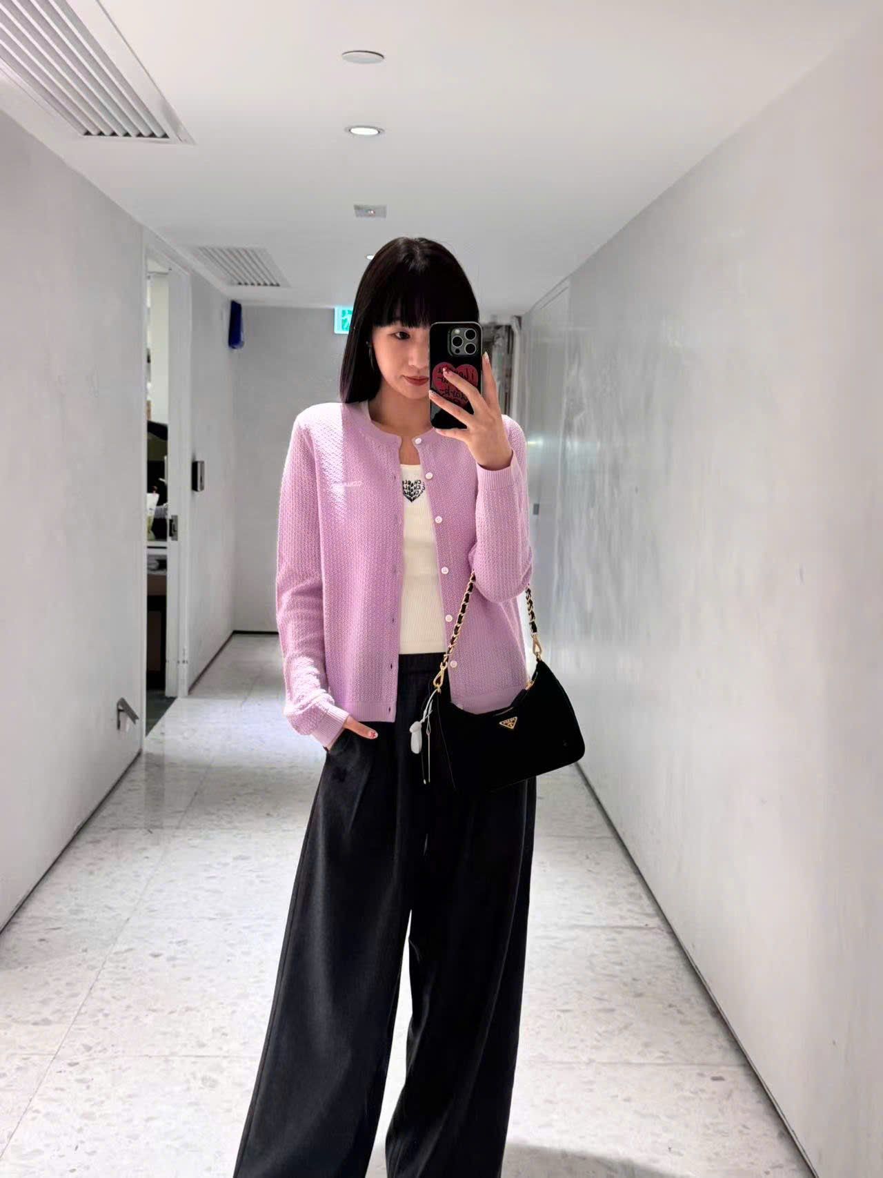  Áo CDG cotton hồng - chữ trắng 1 bên 