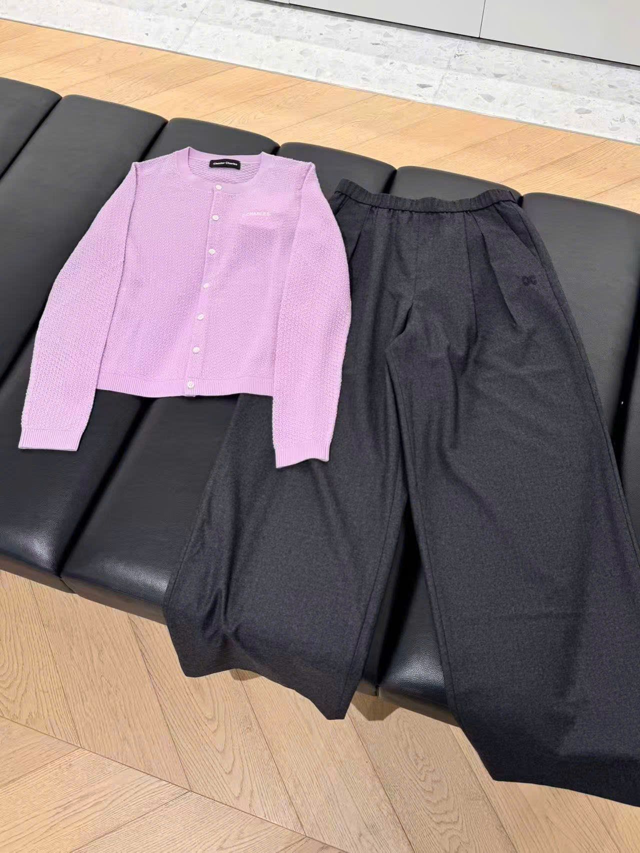  Áo CDG cotton hồng - chữ trắng 1 bên 