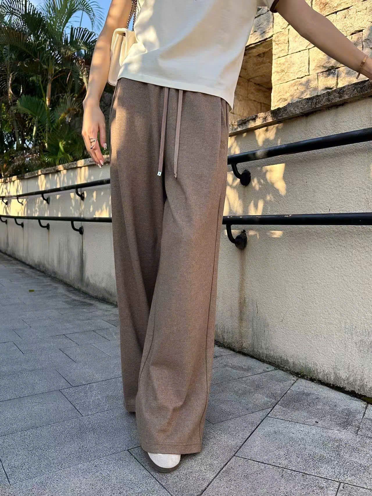  Bộ áo khoác len và quần len nâu cạp chun - Logo CC lồng 1 bên set 