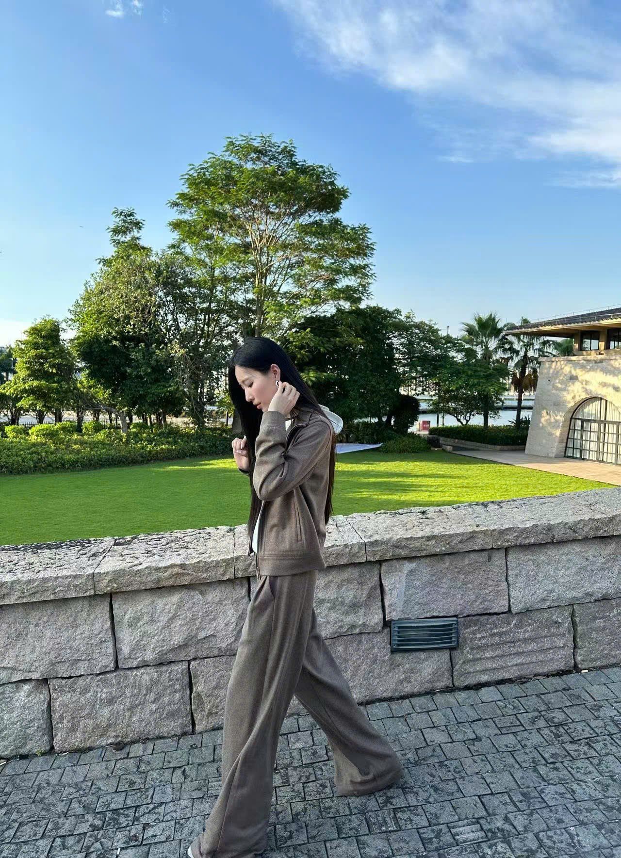  Bộ áo khoác len và quần len nâu cạp chun - Logo CC lồng 1 bên set 