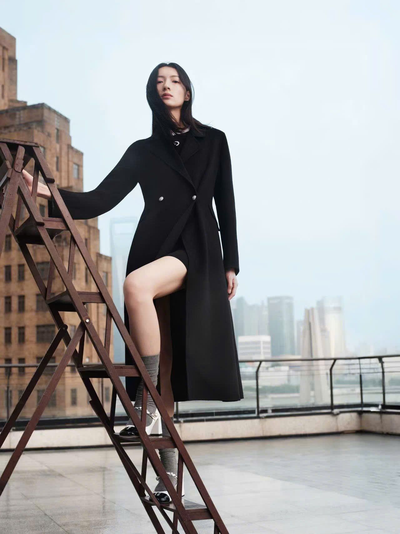  Áo măng to đen, 2 cúc 