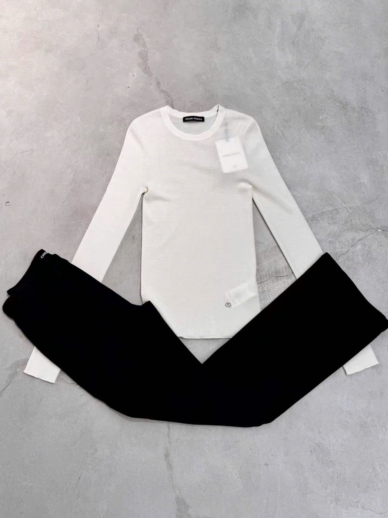  Quần jean đen ôm ống hơi vẩy 