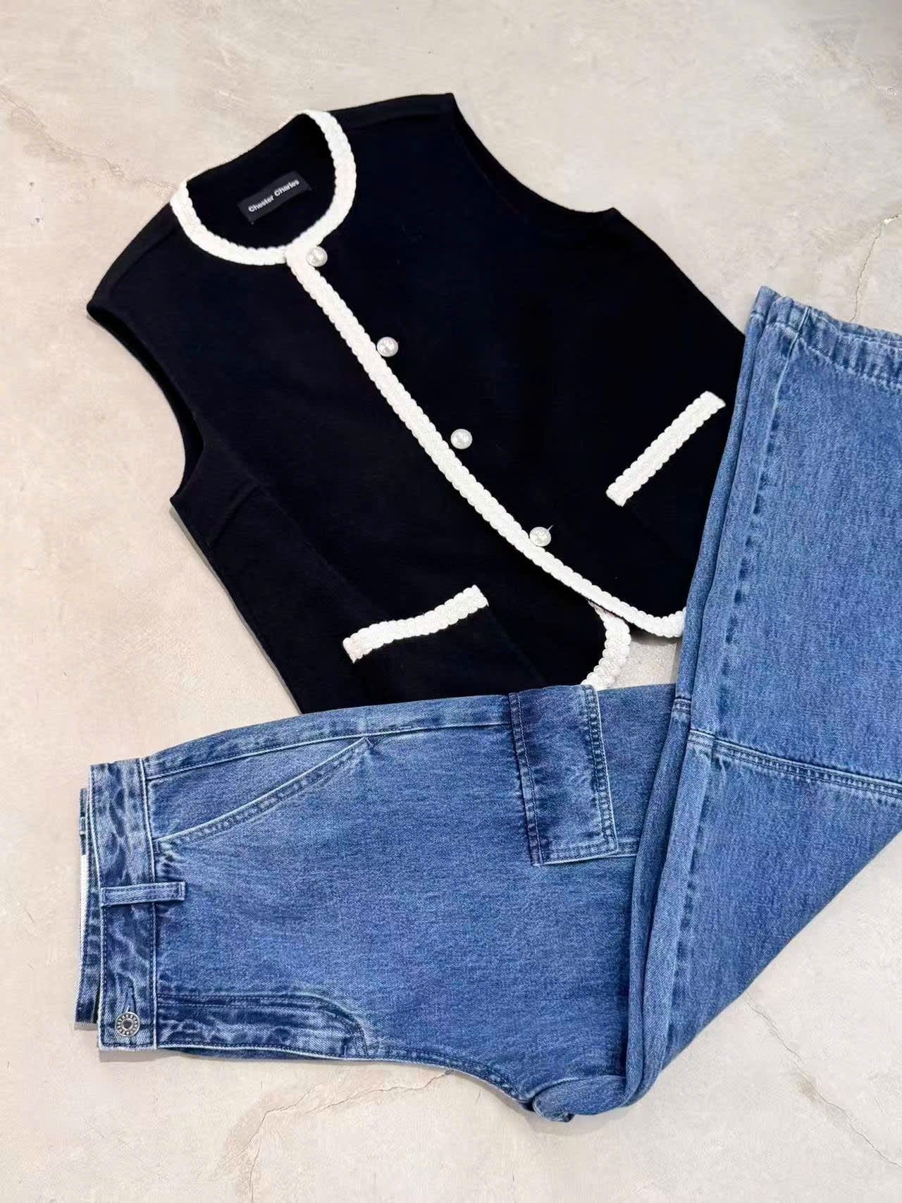  Áo ghile đen - viền trắng, cúc ngọc 