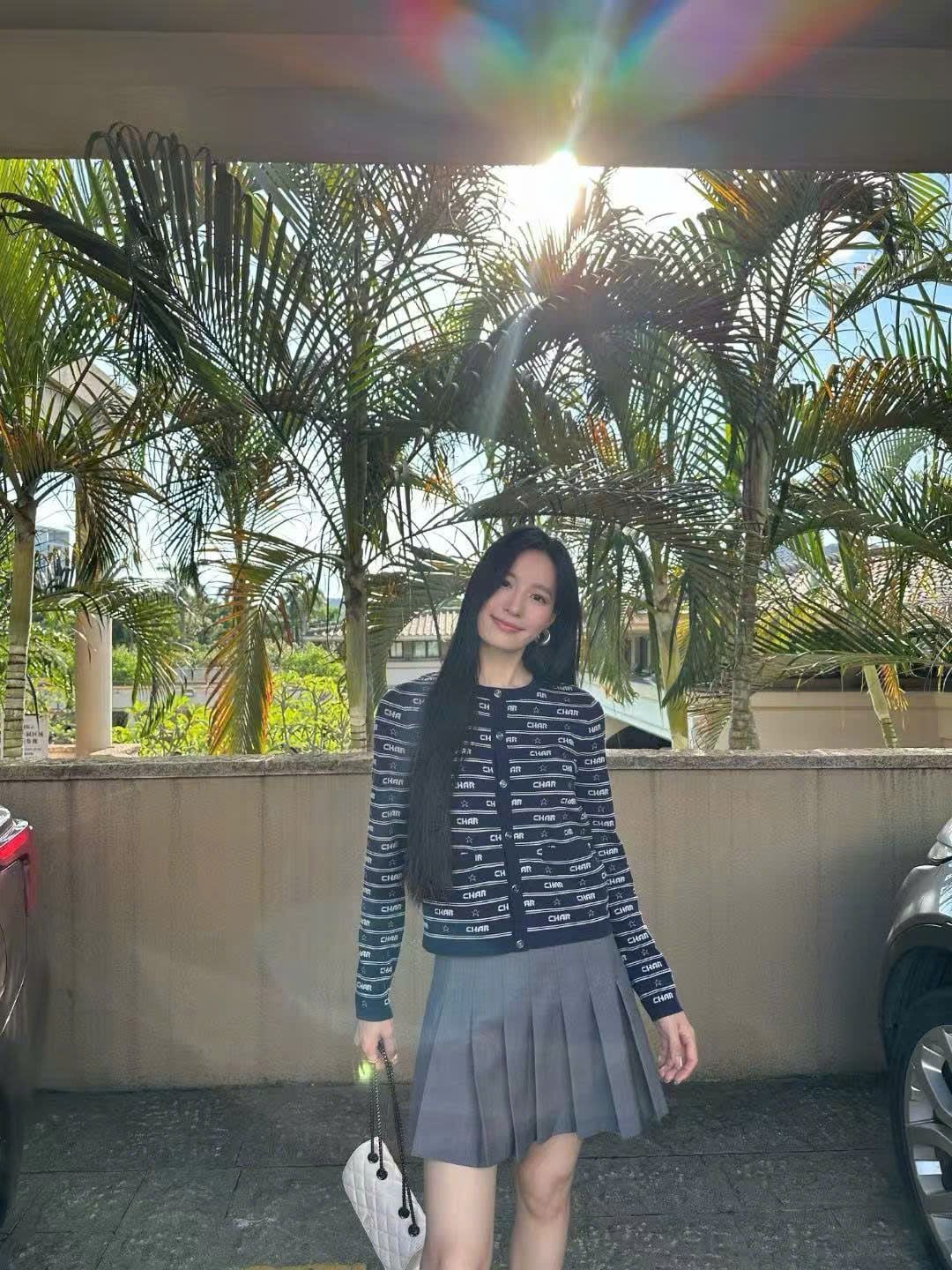  5.Áo CDG xanh navy, kẻ chữ và sao trắng 