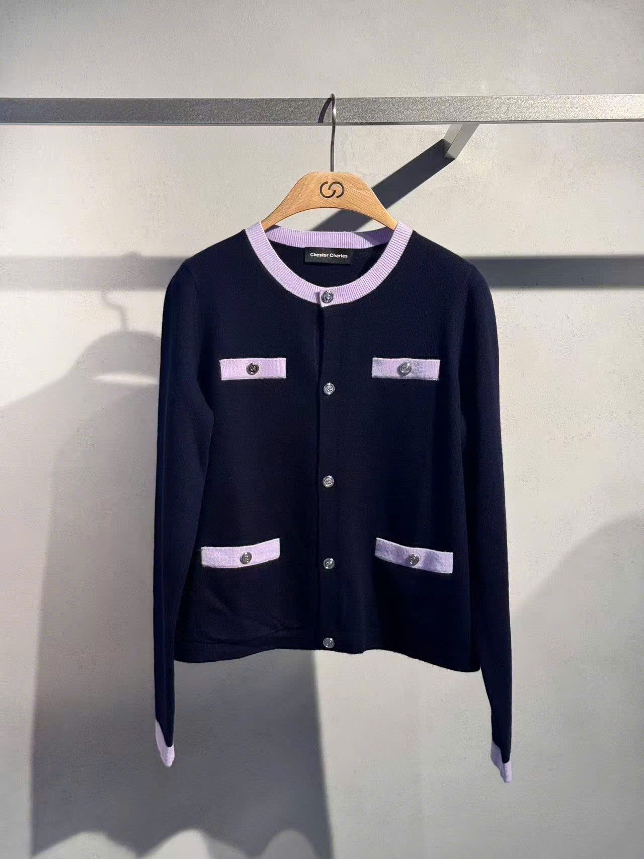  Áo CDG đen 4 túi trước viền tím nhạt 