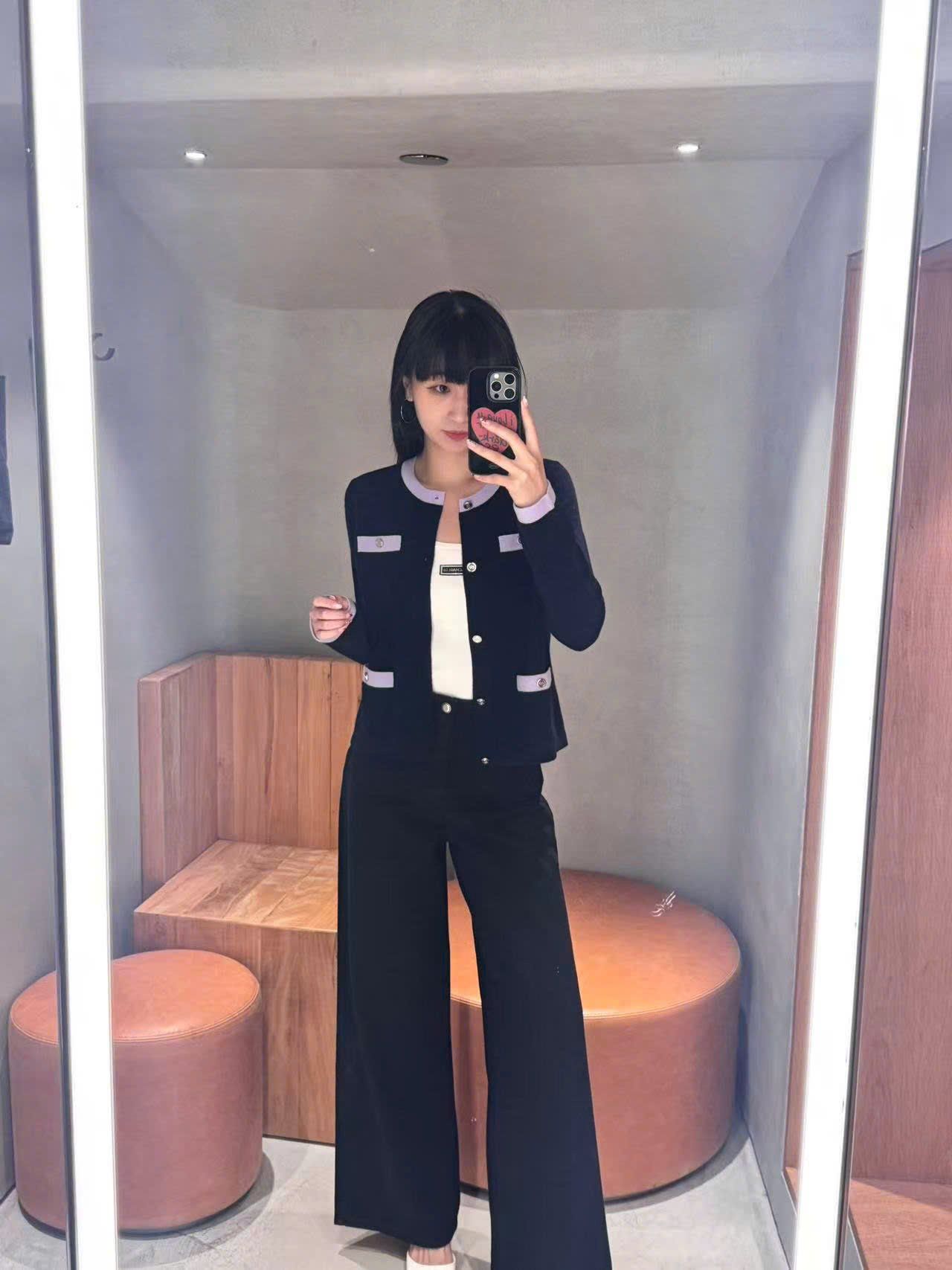  Áo CDG đen 4 túi trước viền tím nhạt 