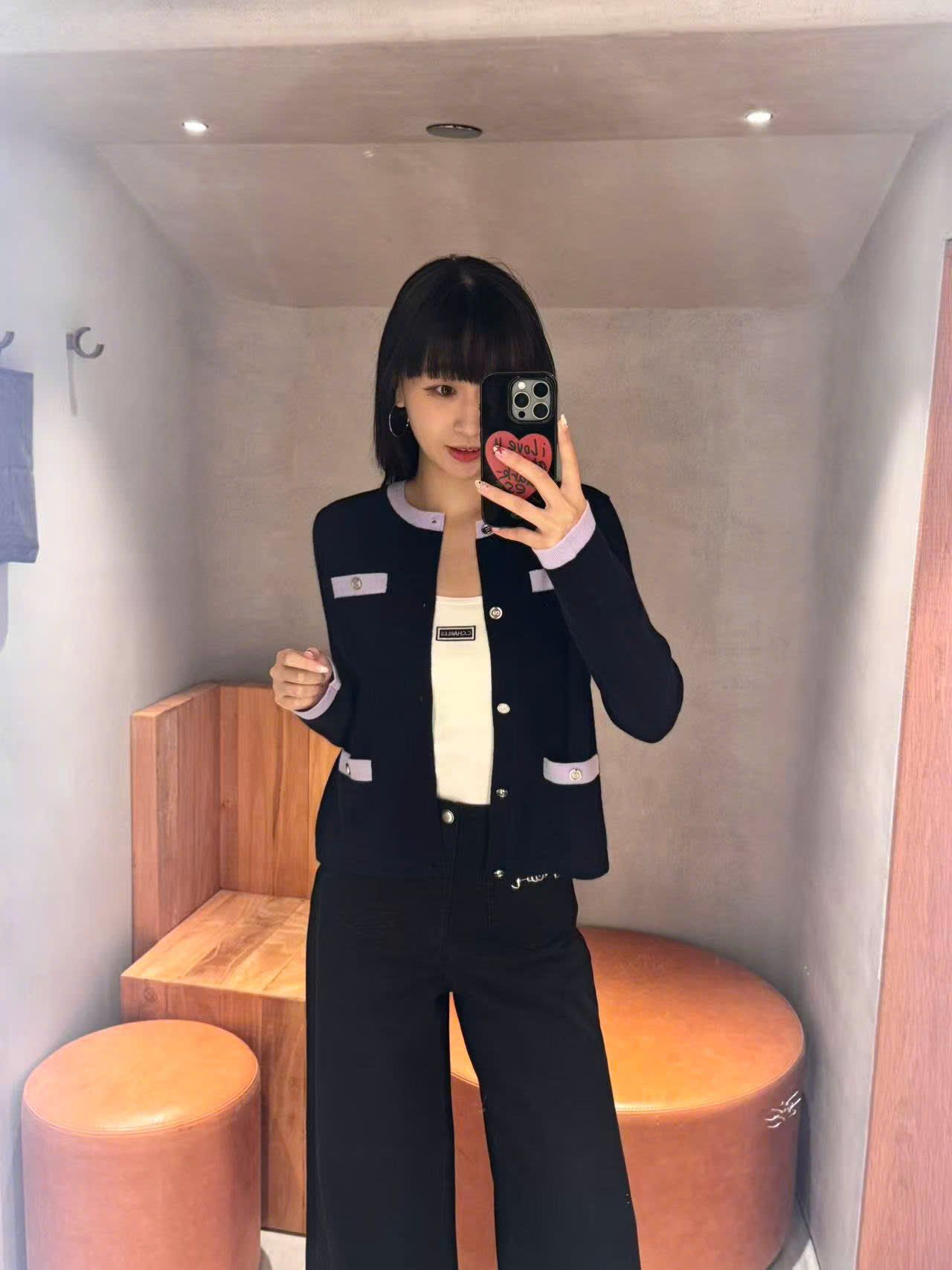  Áo CDG đen 4 túi trước viền tím nhạt 