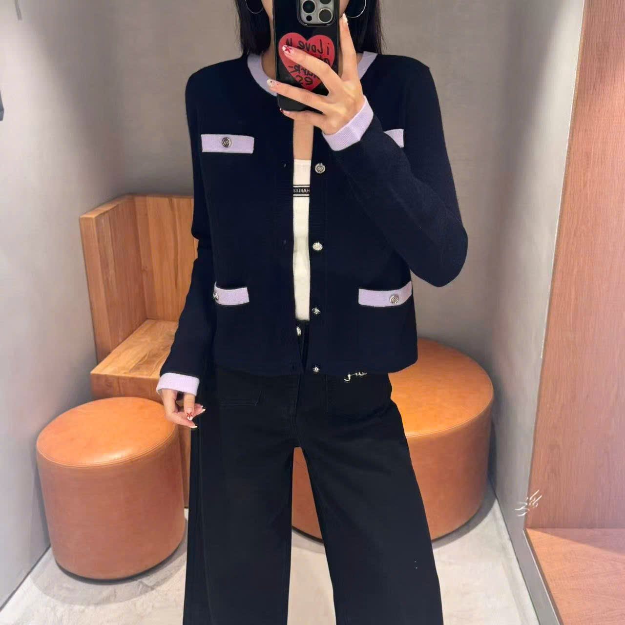  Áo CDG đen 4 túi trước viền tím nhạt 