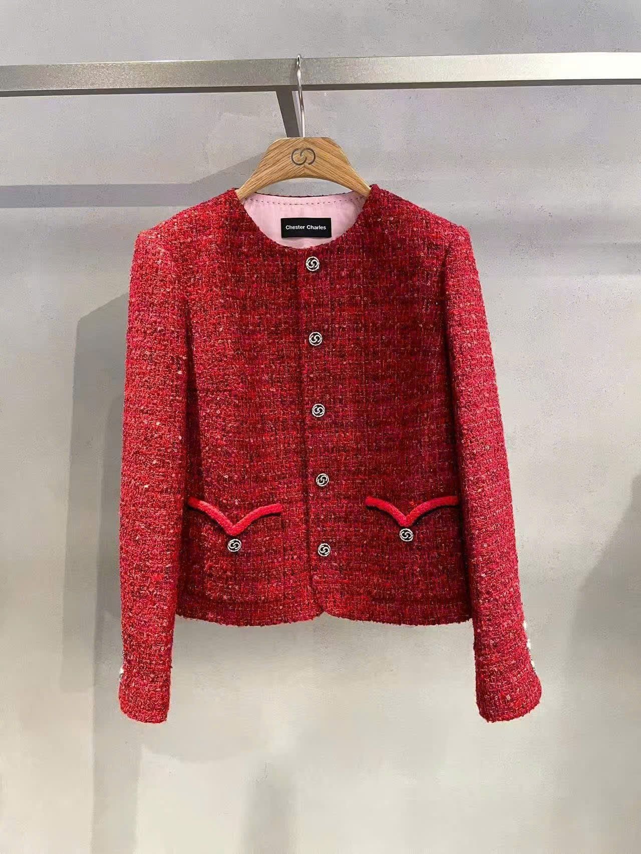  Áo Twed đỏ - logo 2 túi V 