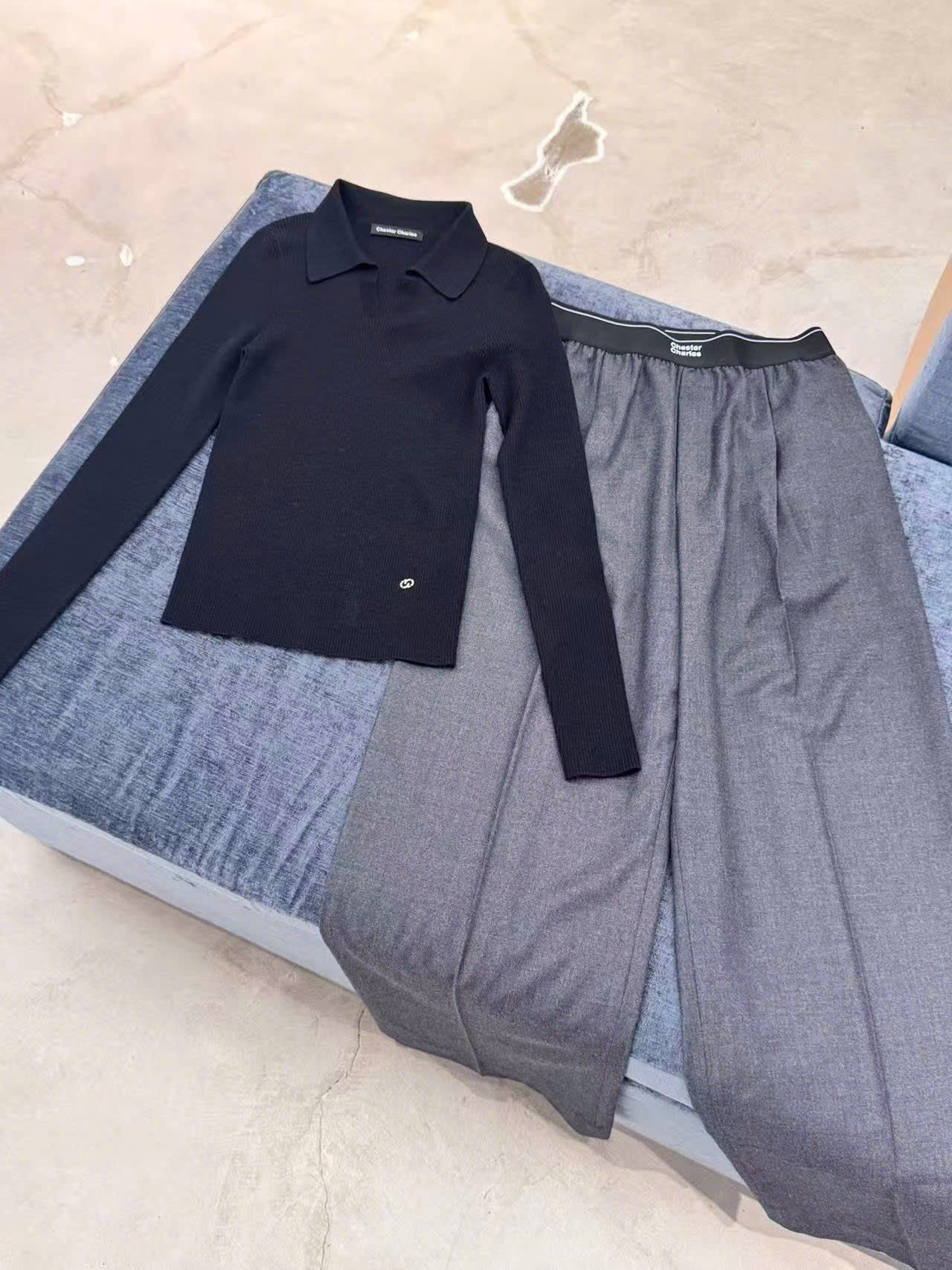  Quần vải xám cạp chun đen chữ trắng 