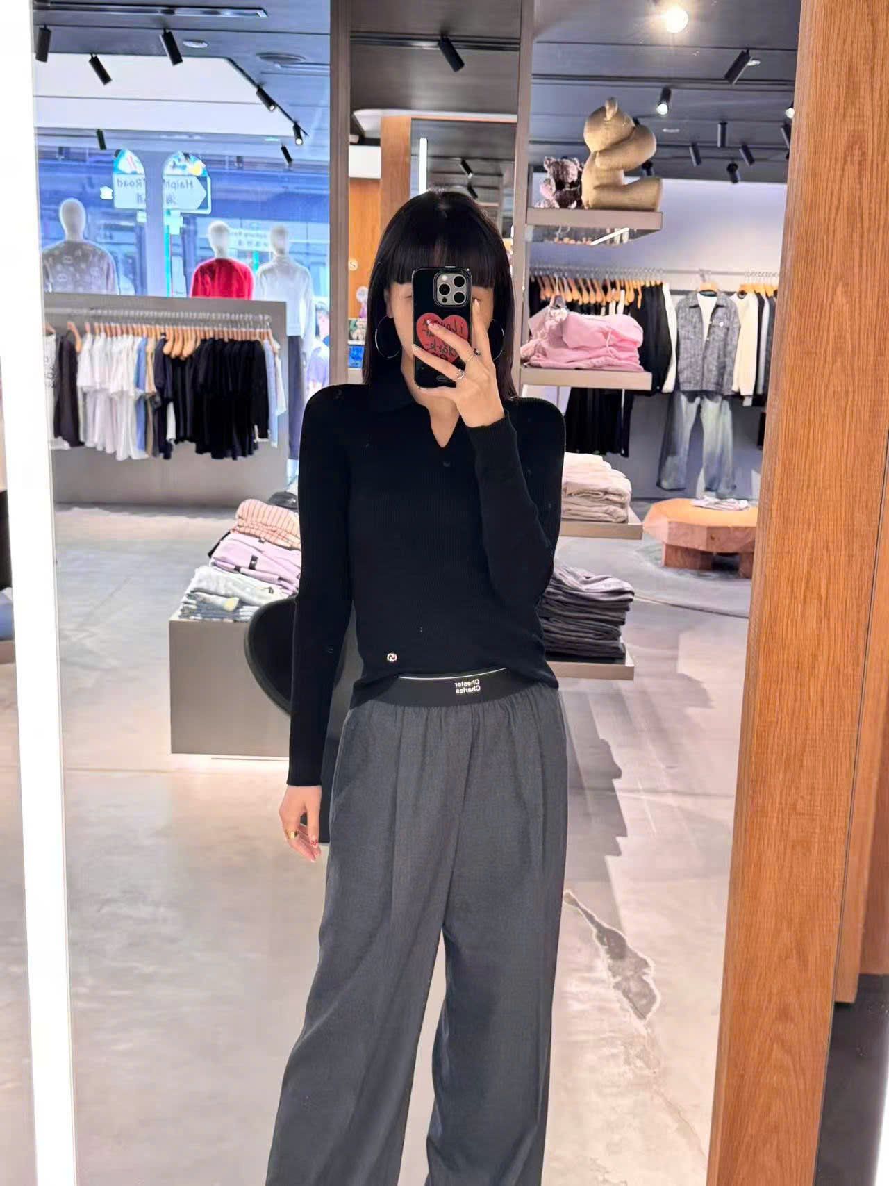  Quần vải xám cạp chun đen chữ trắng 