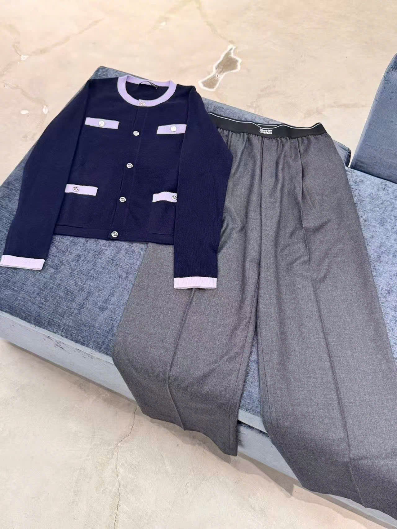  Áo CDG đen 4 túi trước viền tím nhạt 