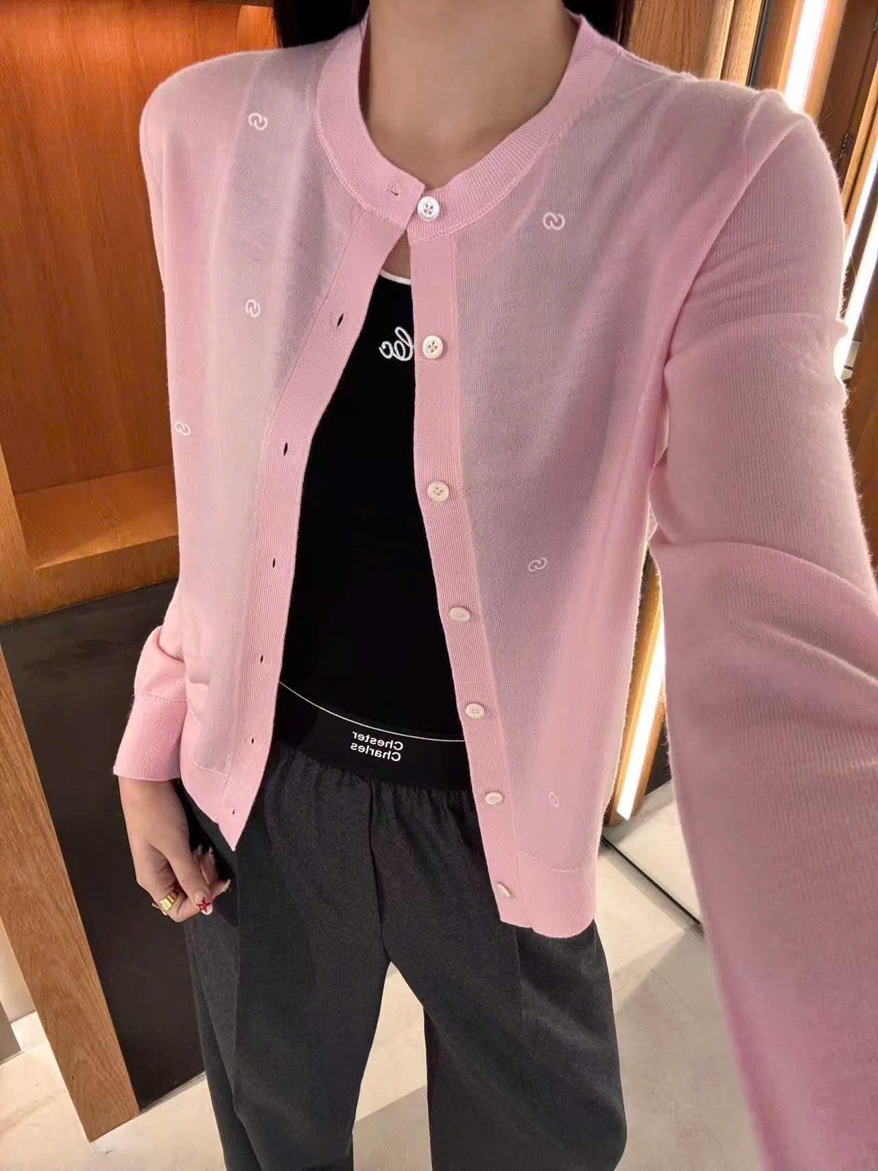  Áo CDG hồng dài tay, logo trắng nhỏ 