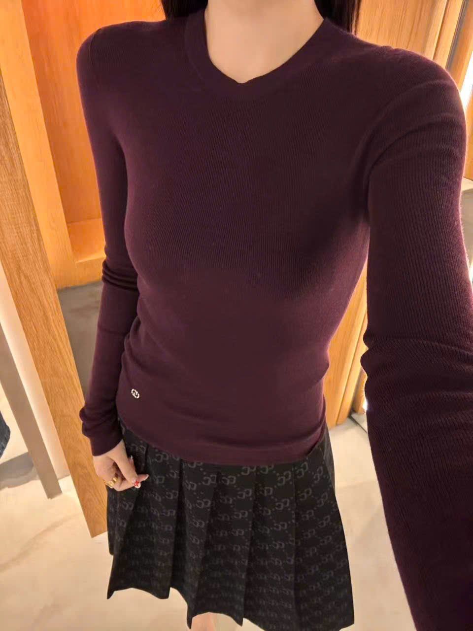  2.WOOL áo len màu đỏ đô dài tay 