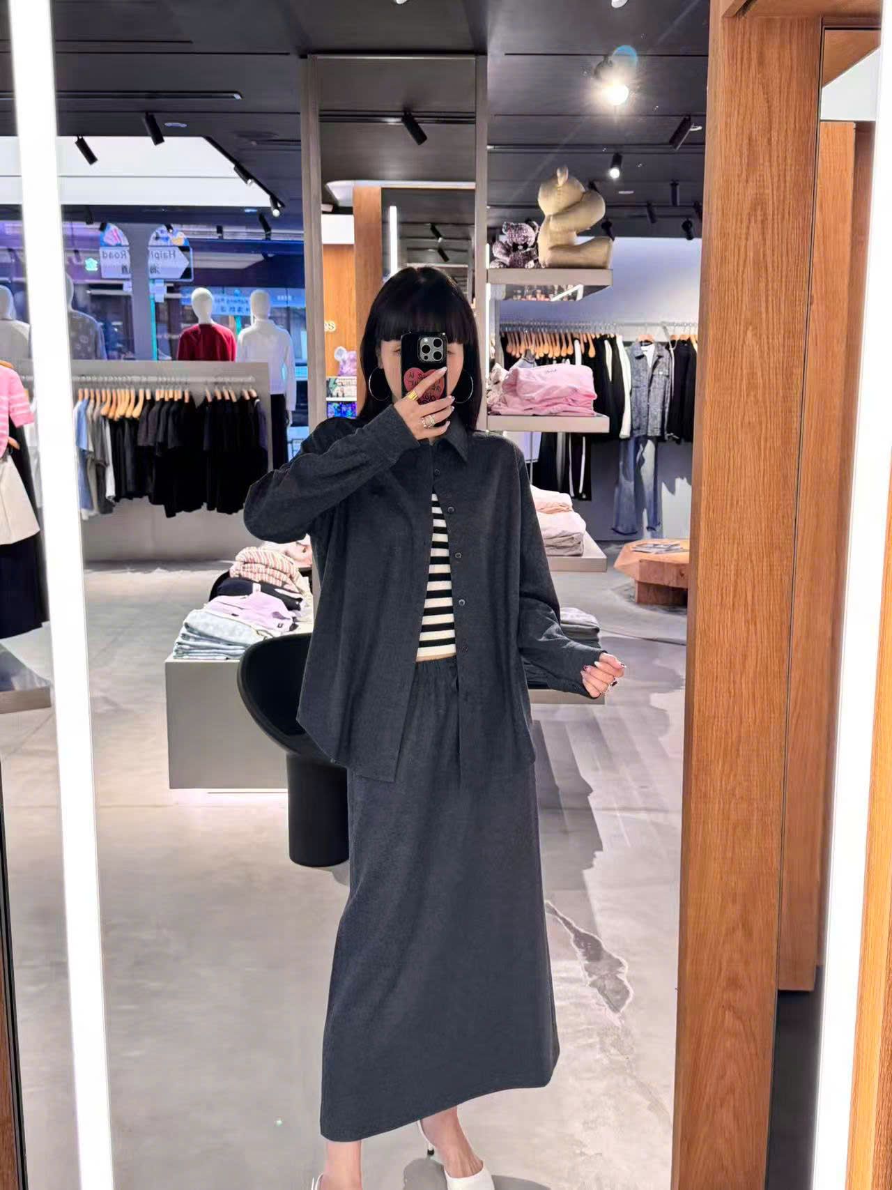  Bộ Áo sơ mi và chân váy dài cạp chun - xanh đen đậm set 