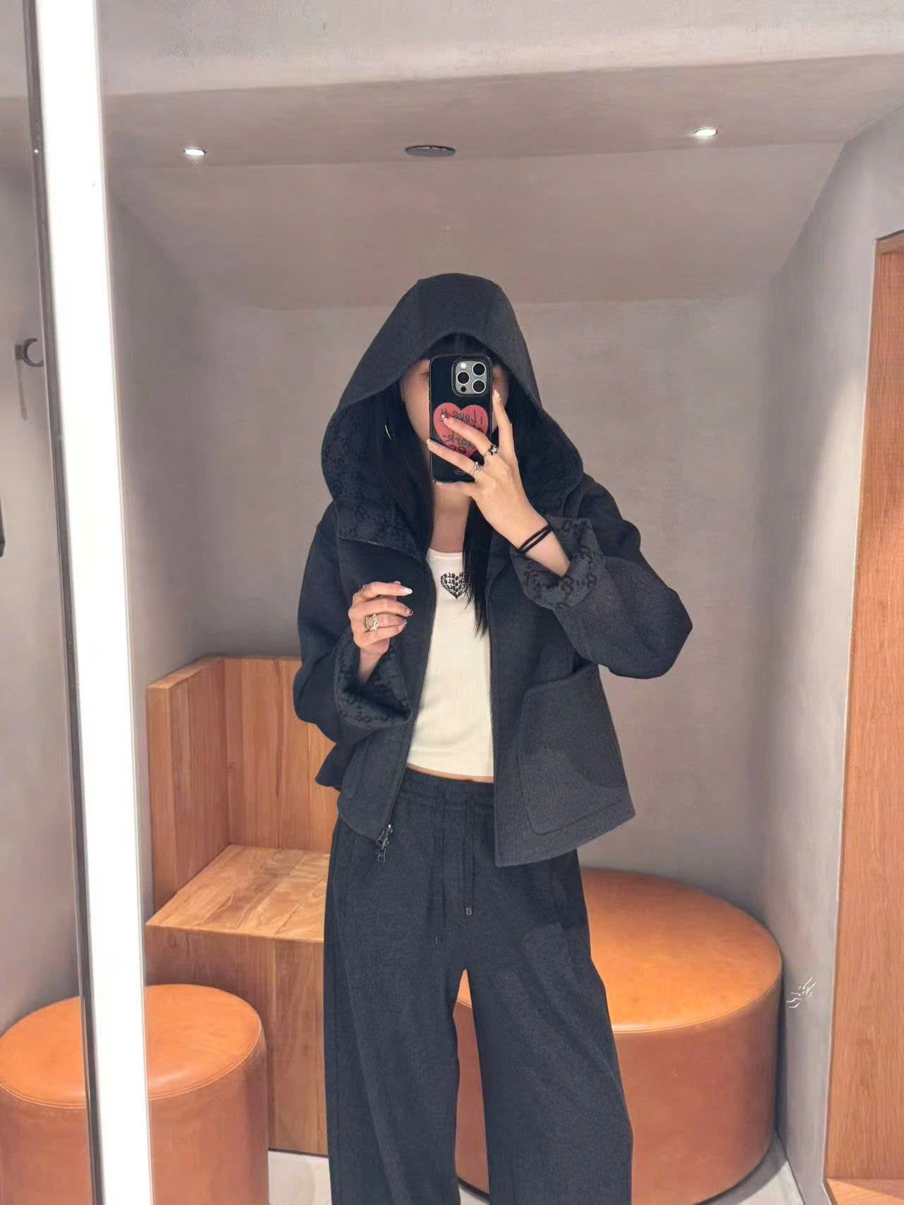  Áo dạ ép XÁM có mũ dáng ngắn, lót full logo 