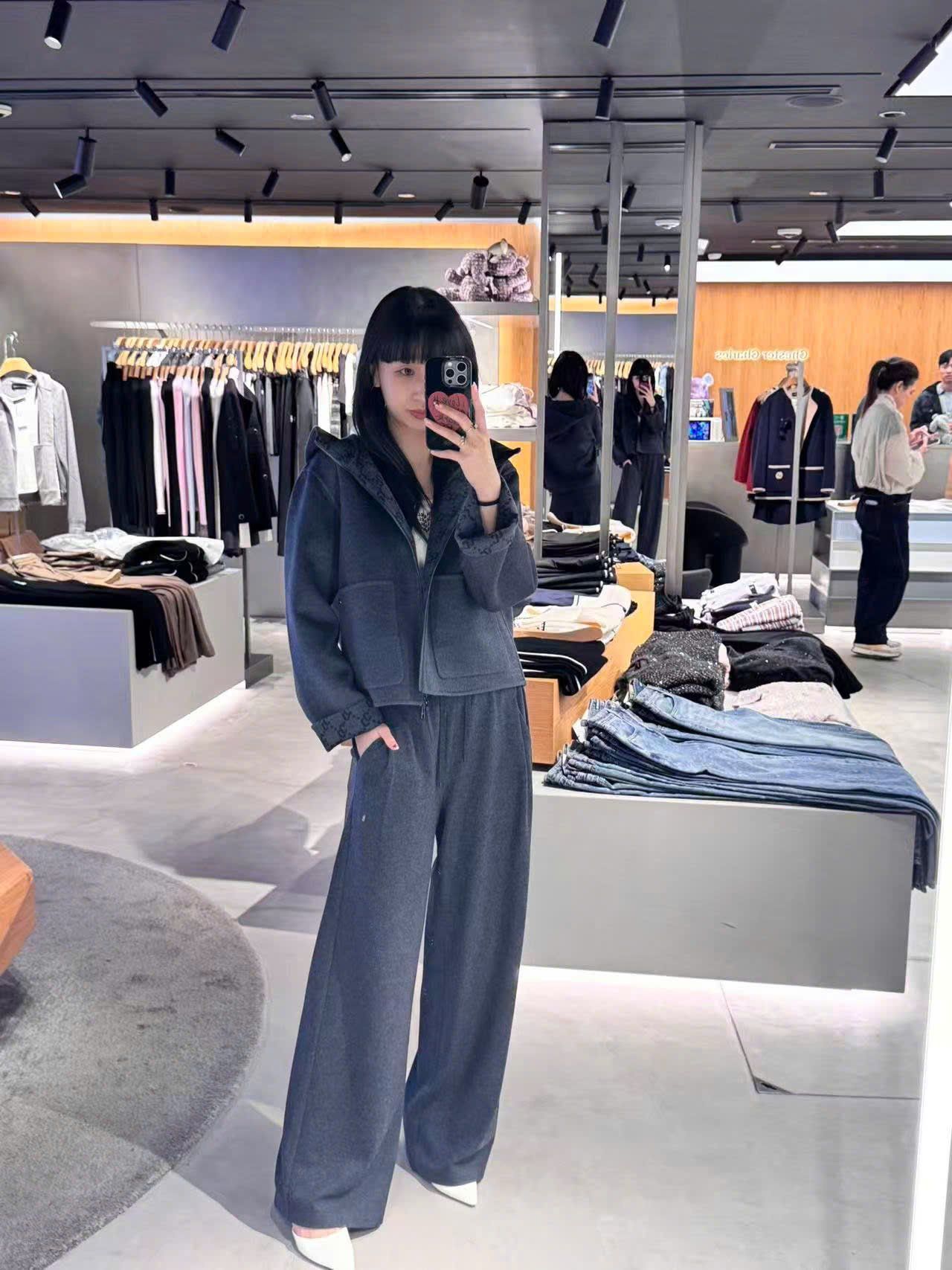  Áo dạ ép XÁM có mũ dáng ngắn, lót full logo 