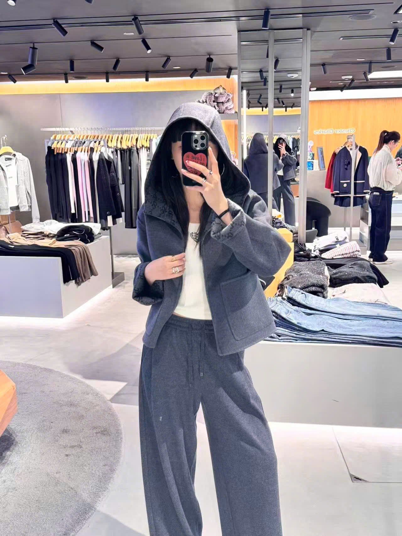  Áo dạ ép XÁM có mũ dáng ngắn, lót full logo 