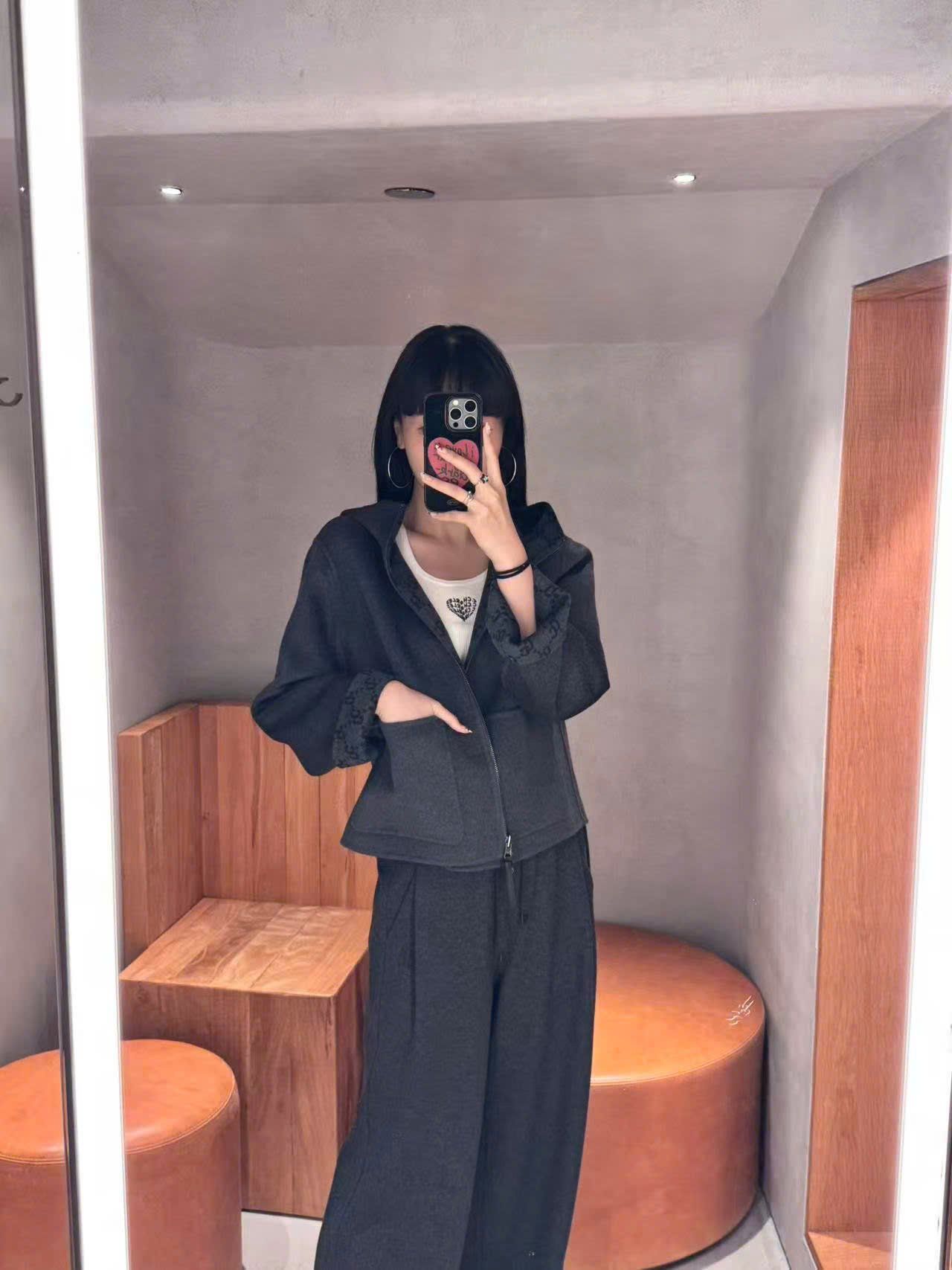  Áo dạ ép XÁM có mũ dáng ngắn, lót full logo 