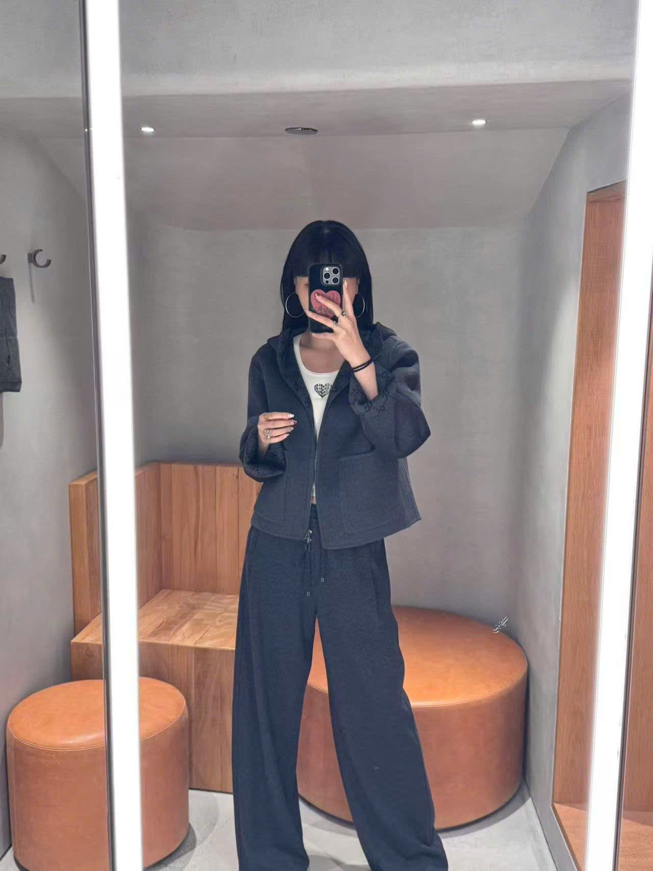  Áo dạ ép XÁM có mũ dáng ngắn, lót full logo 