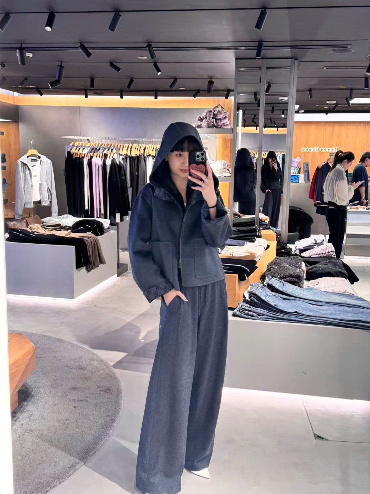  Áo dạ ép XÁM có mũ dáng ngắn, lót full logo 