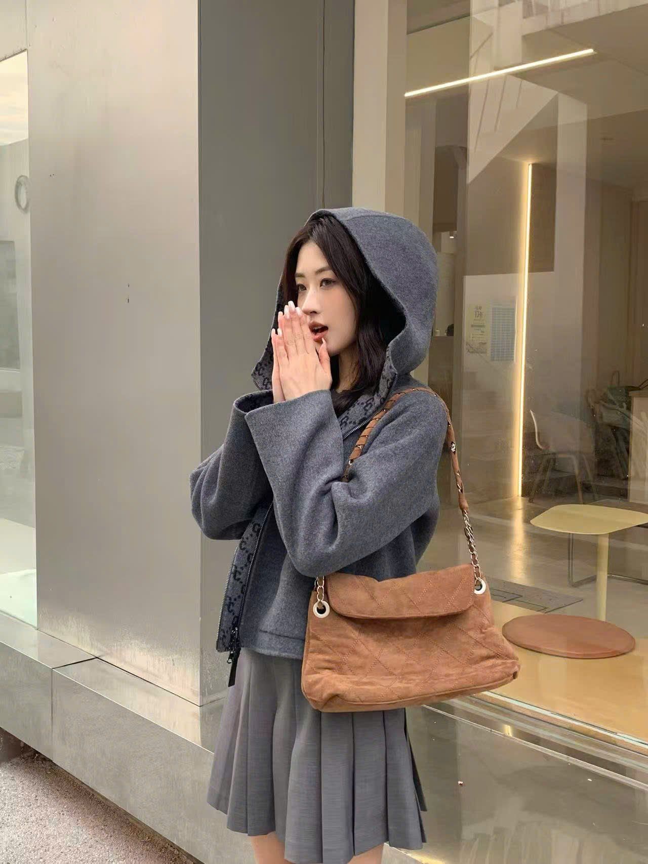  Áo dạ ép XÁM có mũ dáng ngắn, lót full logo 