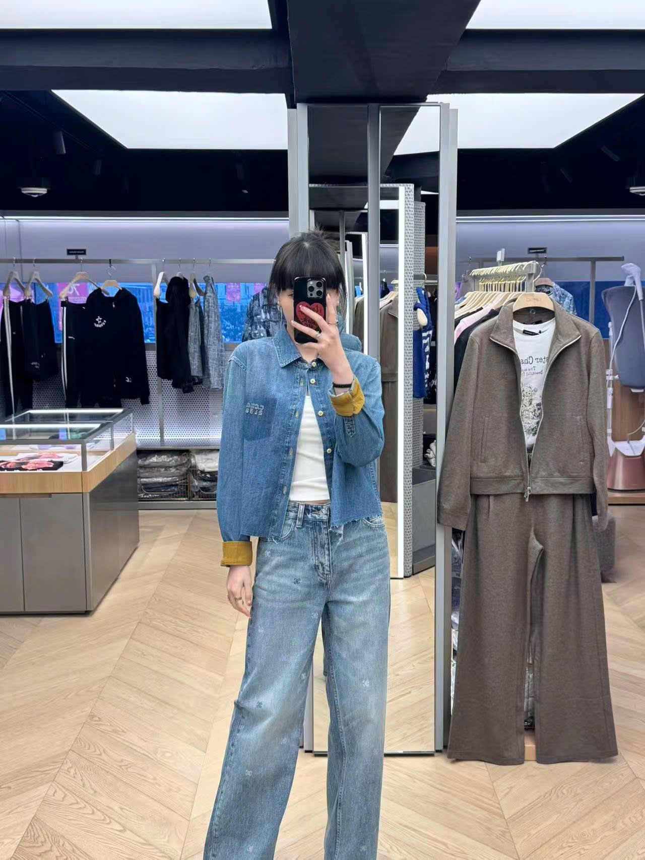  Áo Sơ mi jean xanh, túi áo chữ, tay lật nâu 