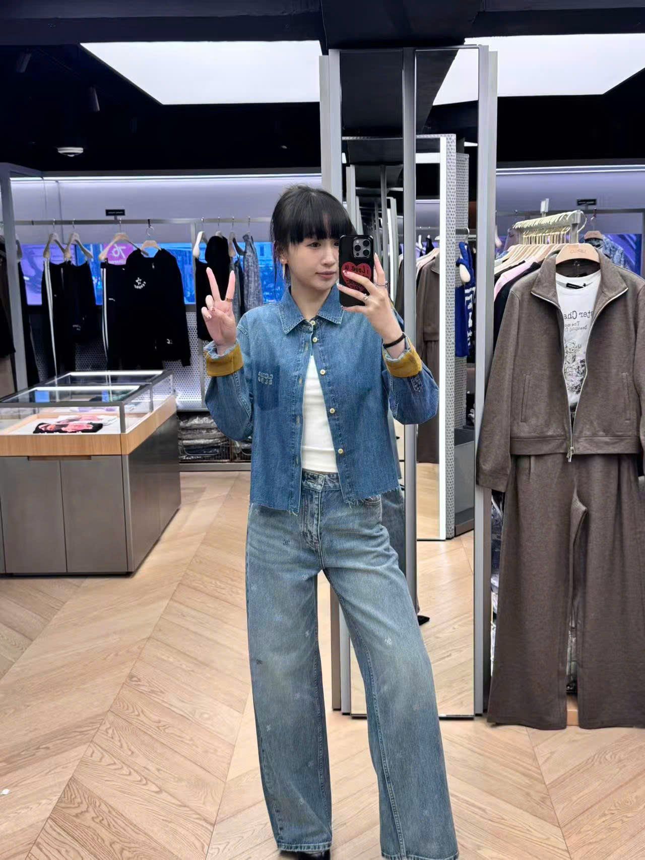  Áo Sơ mi jean xanh, túi áo chữ, tay lật nâu 