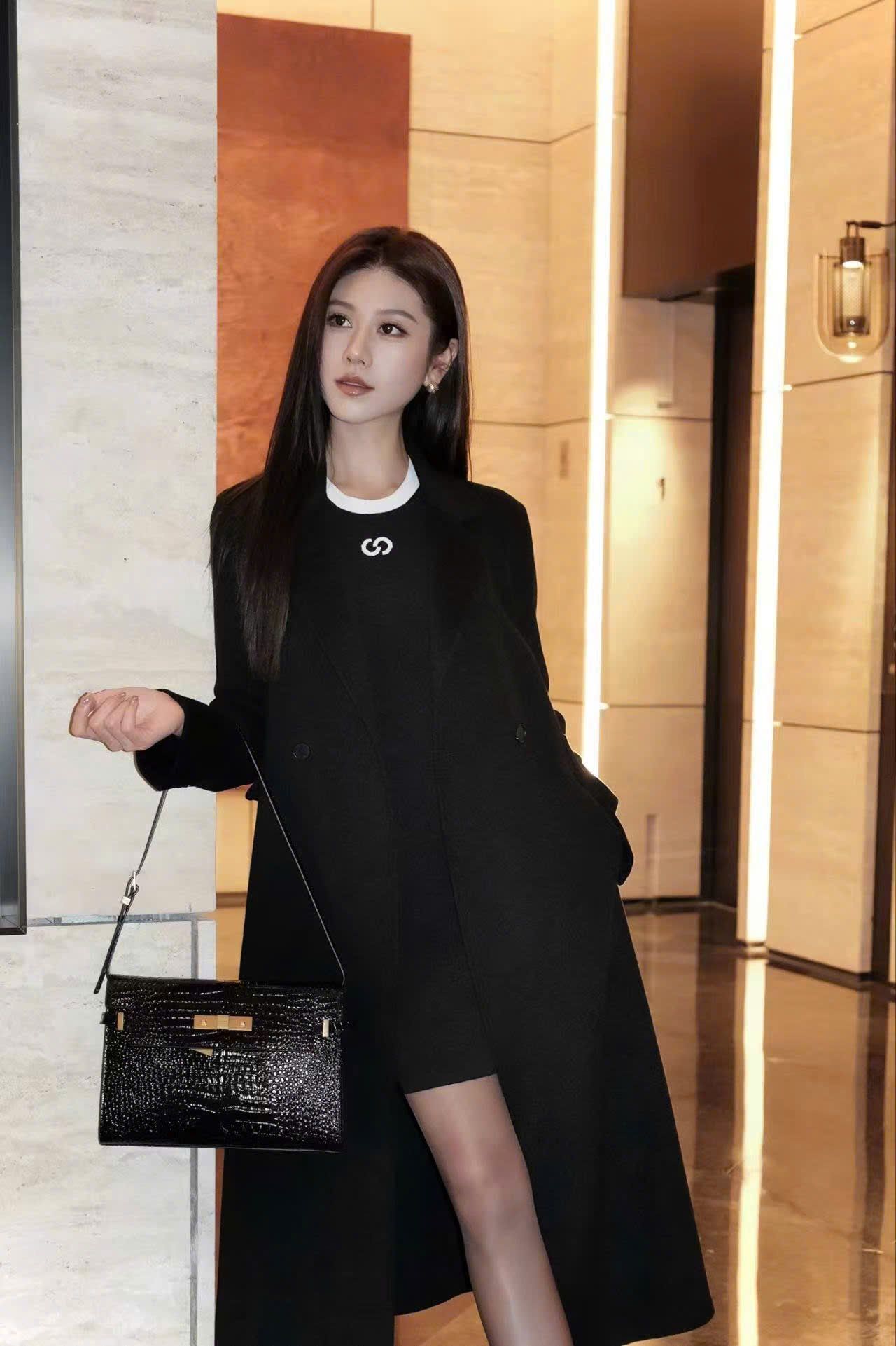  Áo dạ ép đen, dáng dài 2 cúc cài 