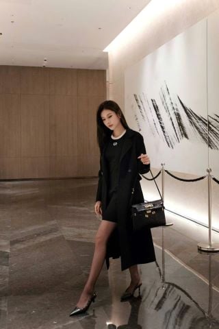  Áo dạ ép đen, dáng dài 2 cúc cài 