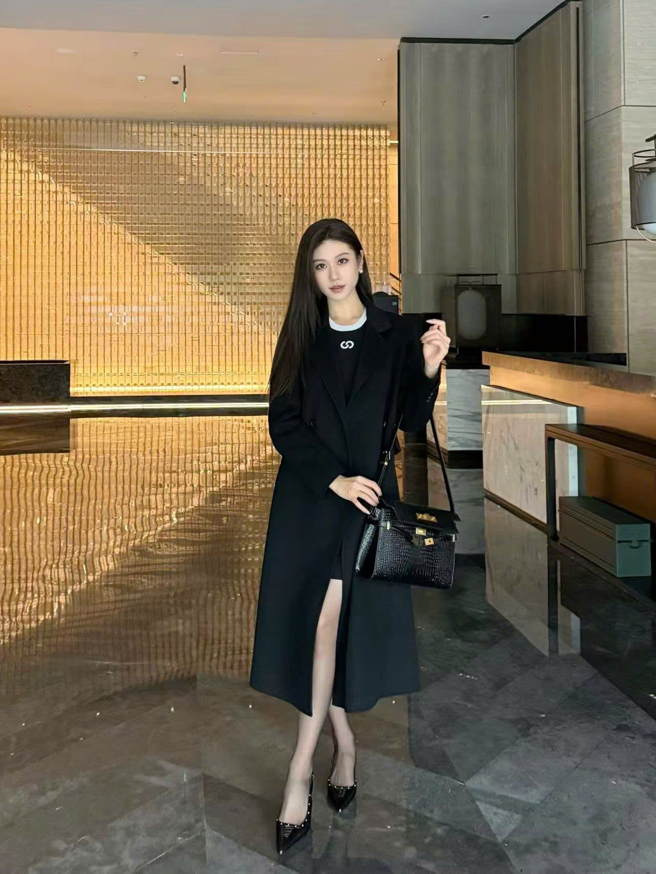  Áo dạ ép đen, dáng dài 2 cúc cài 