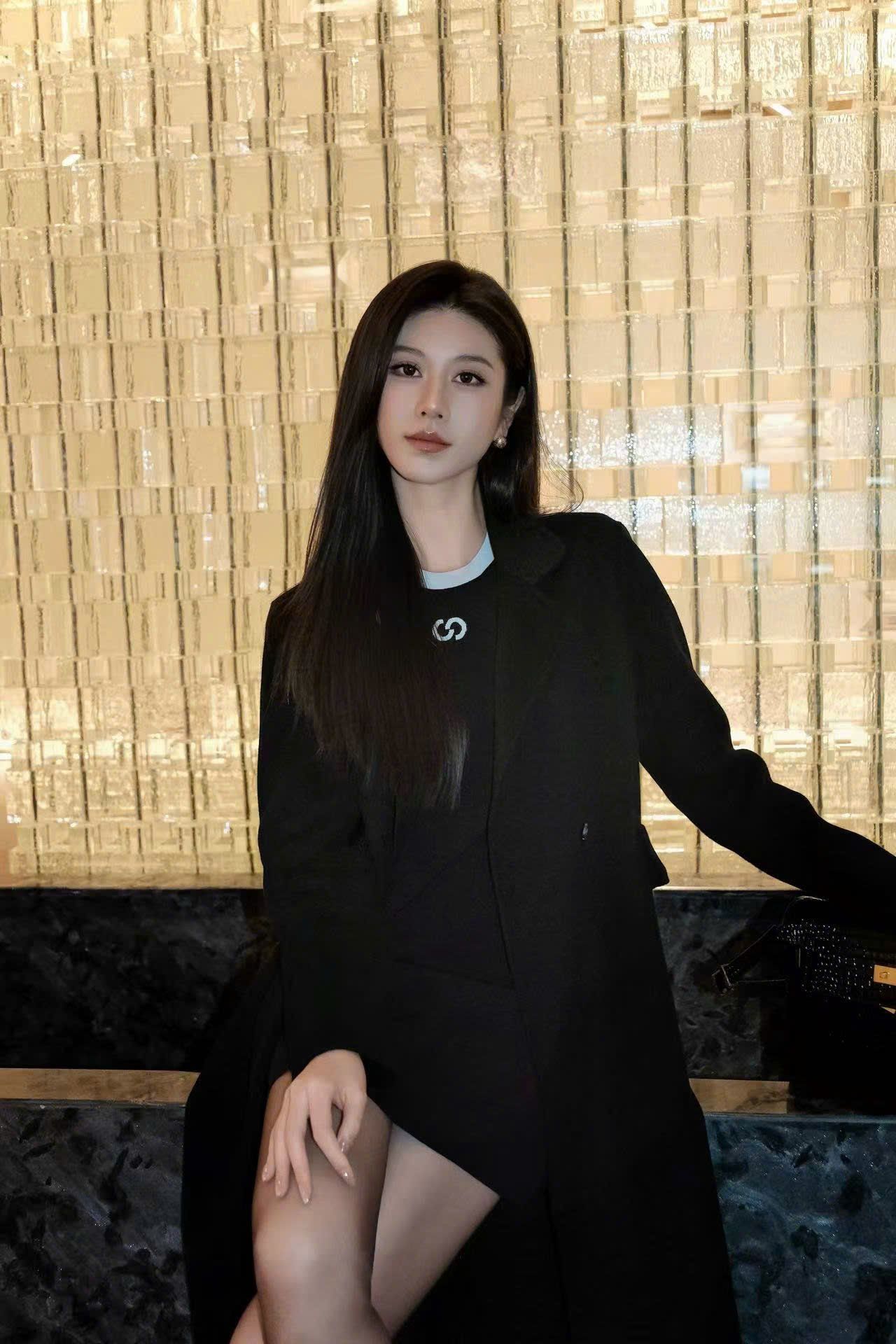  Áo dạ ép đen, dáng dài 2 cúc cài 