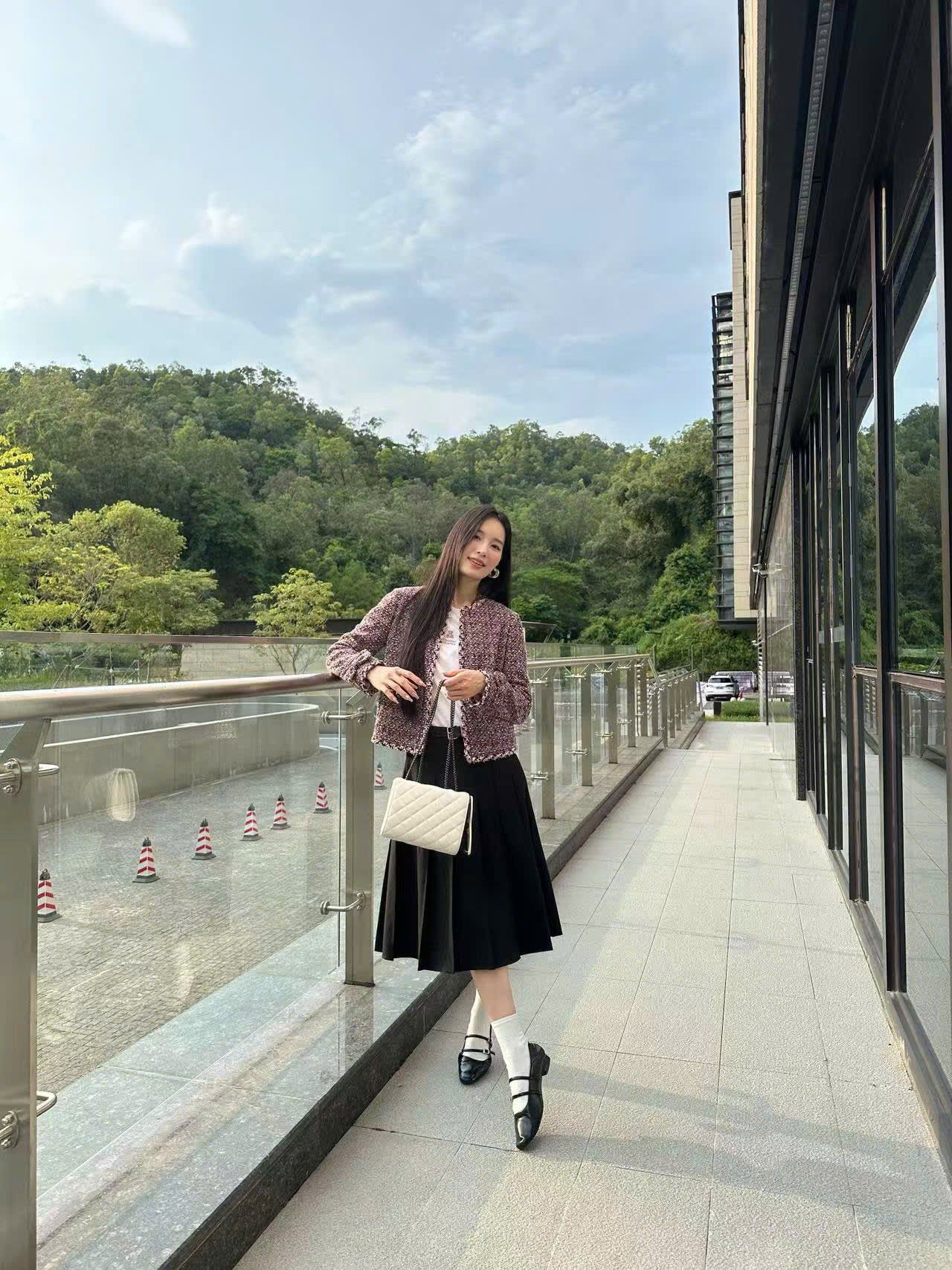  Áo tweed hồng đất, tay đính nơ 