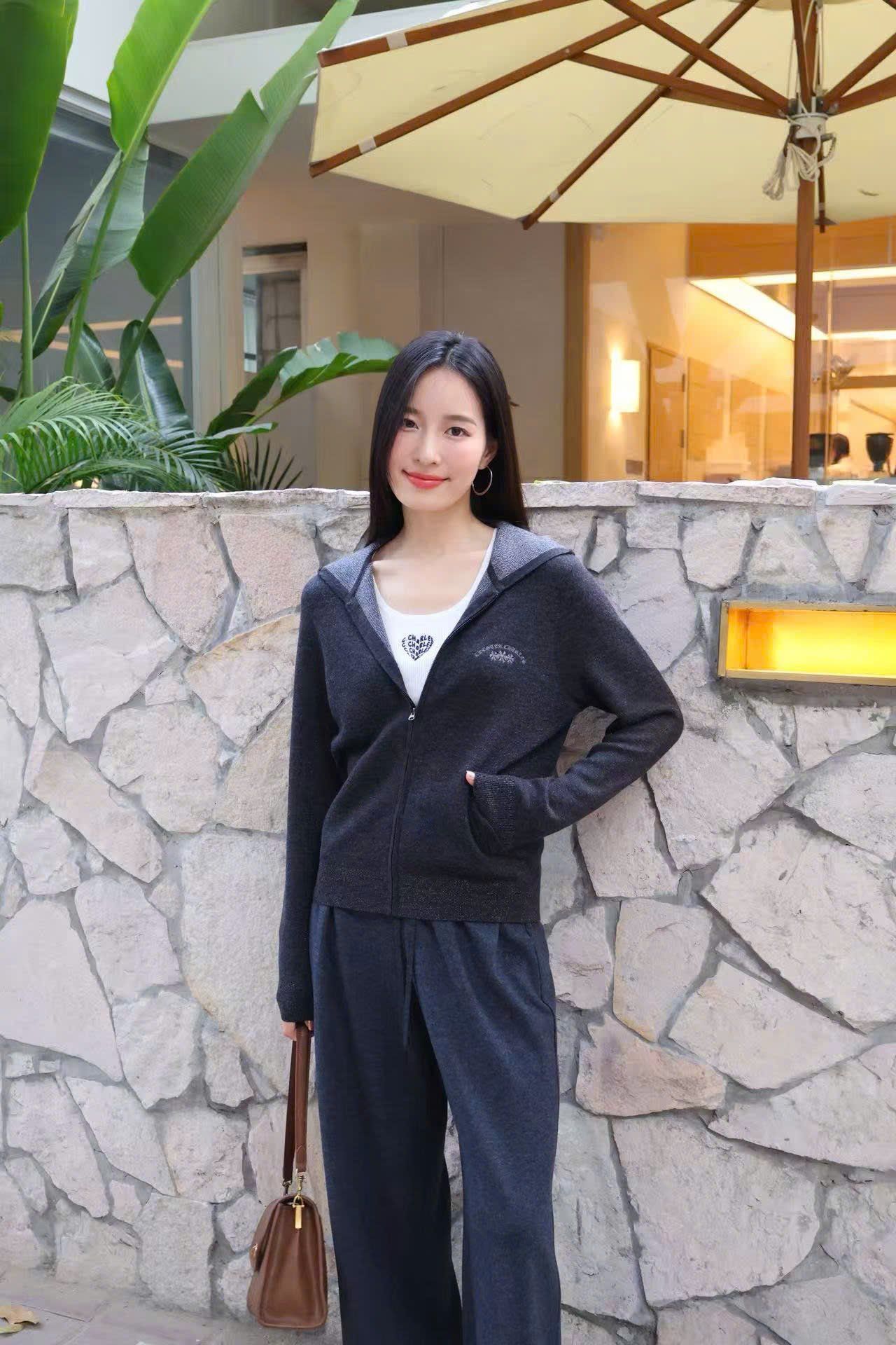  Áo khoác len xám có mũ - kéo khóa 