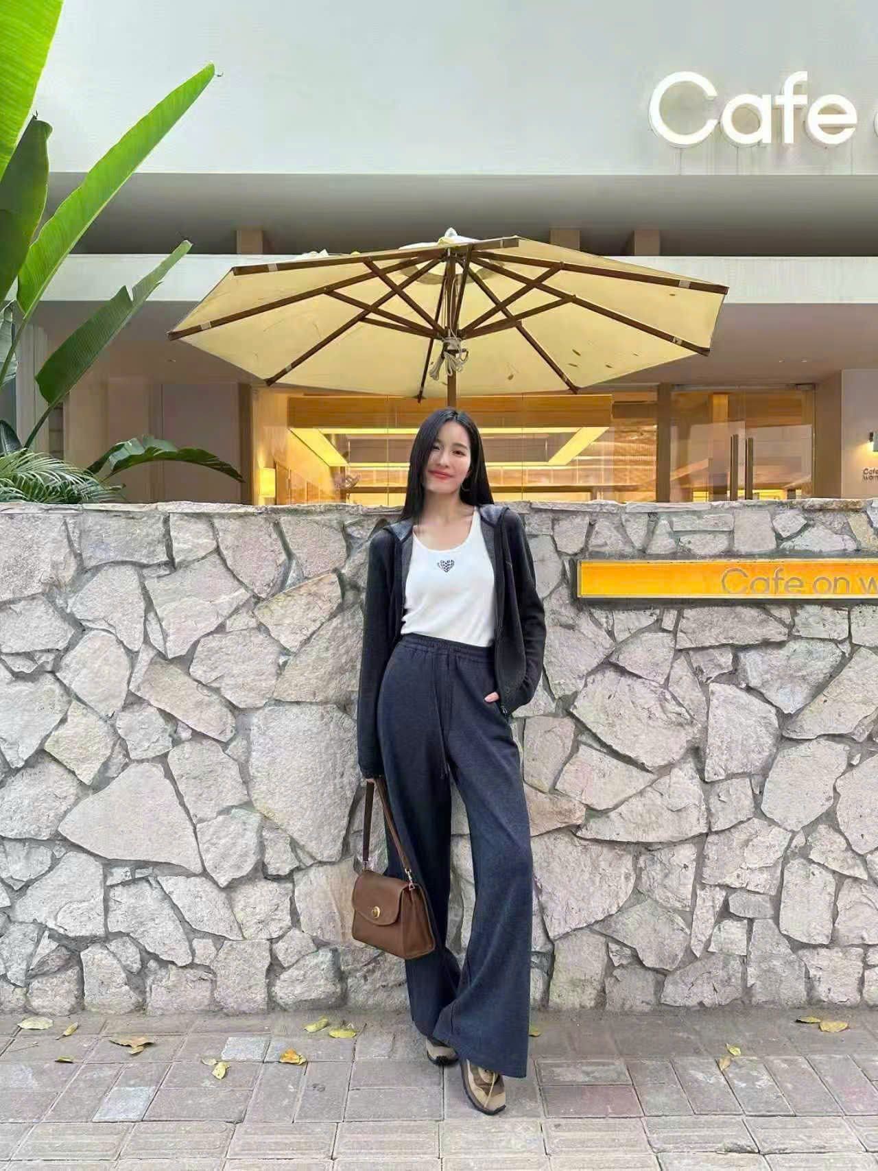  Áo khoác len xám có mũ - kéo khóa 