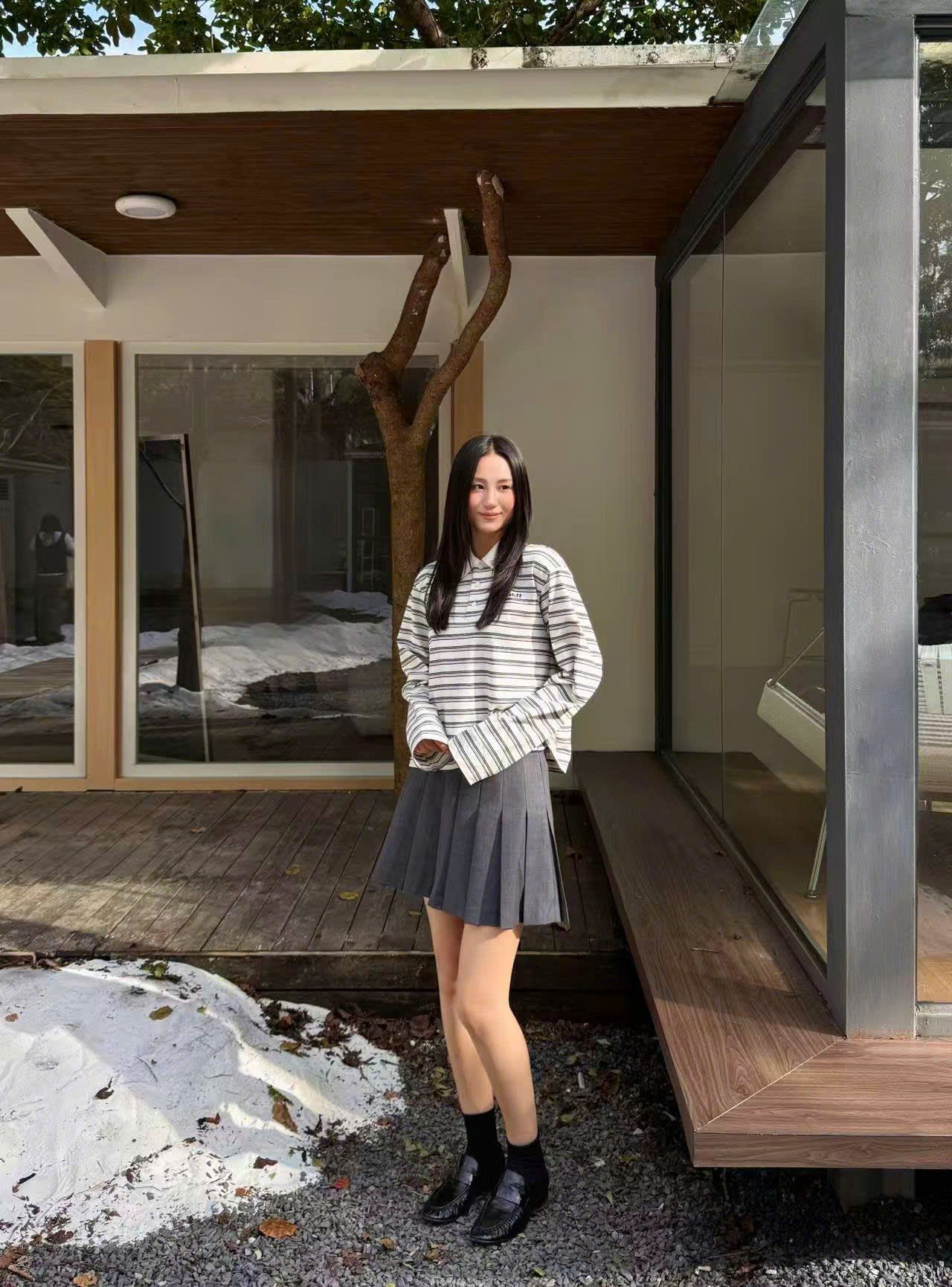  Áo polo cổ trắng, kẻ đen dài tay 