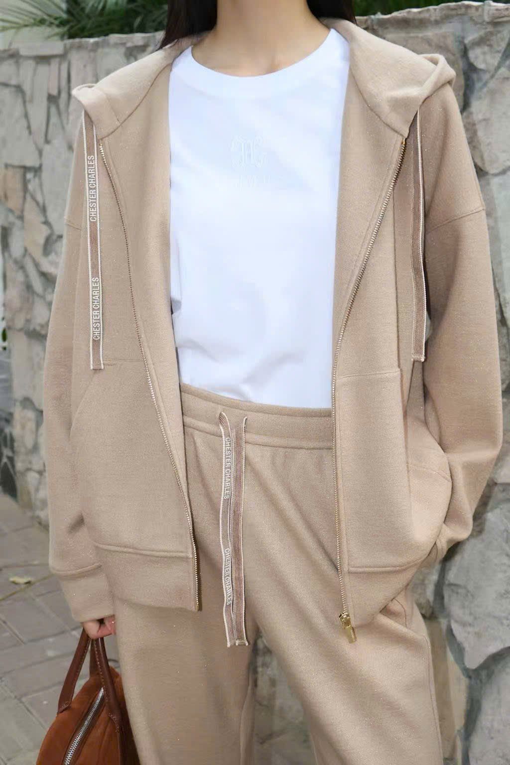  Bộ áo khoác và quần màu nude cạp chun - Logo trắng set 